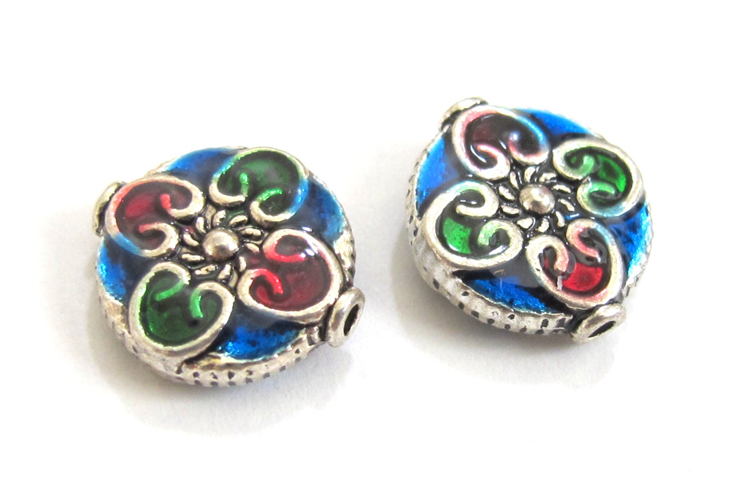 2 BEADS - Round flat disc silver color enamel inlaid floral heart with sun design beads - BD574