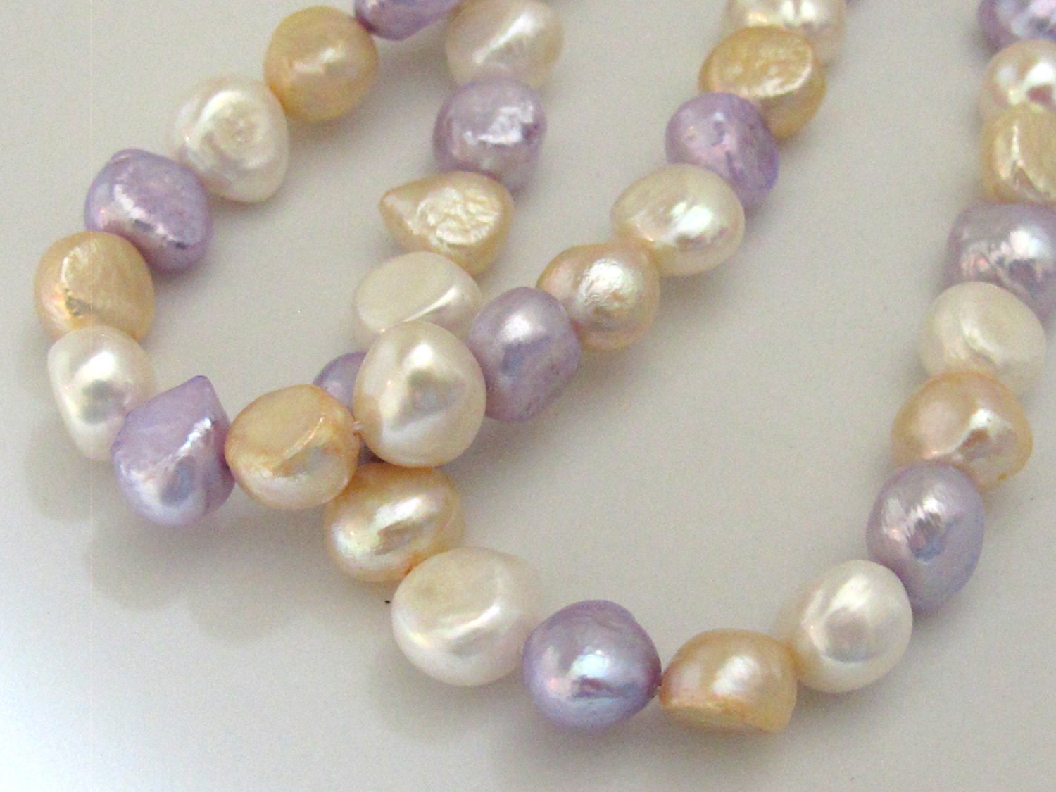1 Full Strand - Lilac champagne and white color genuine freshwater potato pearls 16 inches - PL023
