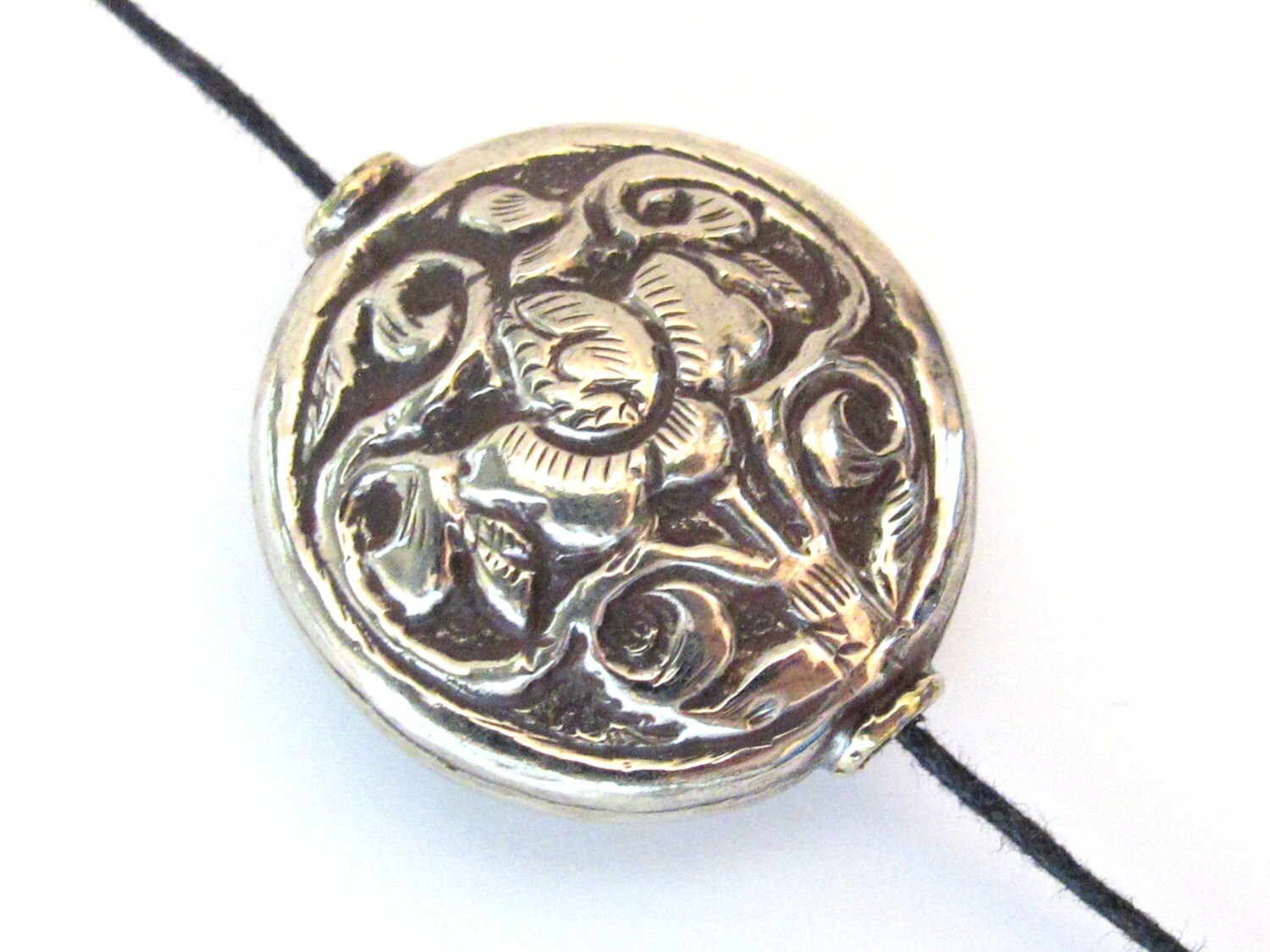 1 BEAD - Large round shape Tibetan silver repousse Lotus floral design reversible focal pendant bead - BD577