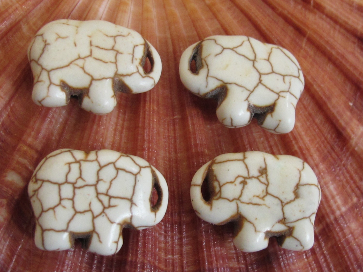 Elephant beads -10 Beads - Cream color howlite elephant shape small size beads pendant 15 mm x 21mm - GM298