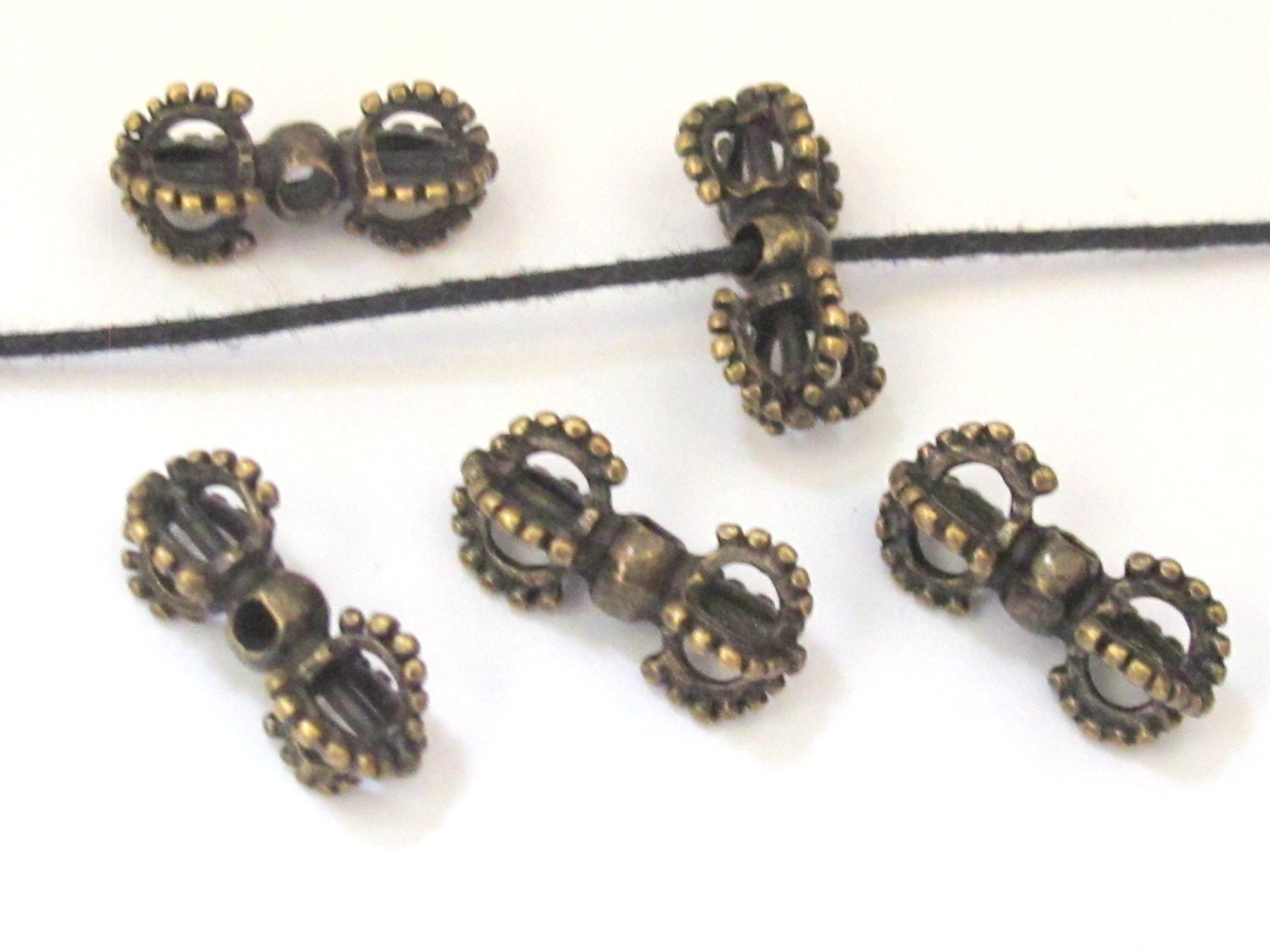 4 BEADS - Tibetan vajra dorje antiqued brass tone mala spacer beads - BD582