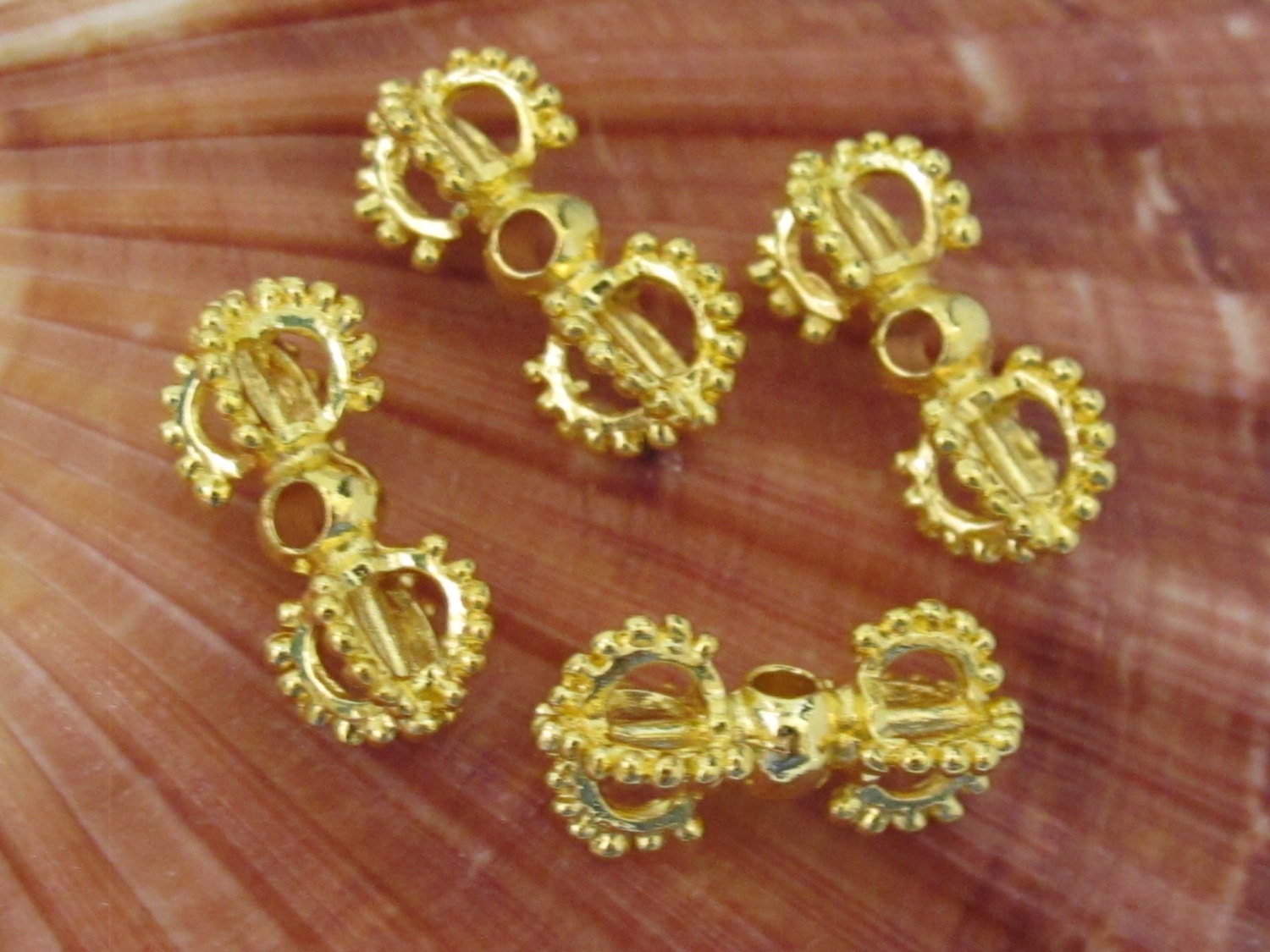 4 BEADS - Beautiful Tibetan gold tone finish plated dorje vajra beads mala spacer - BD581