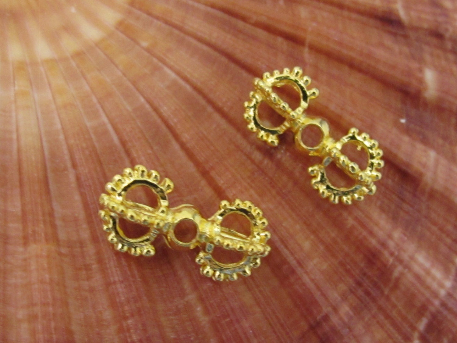 4 BEADS - Beautiful Tibetan gold plated dorje vajra beads mala spacer - BD581