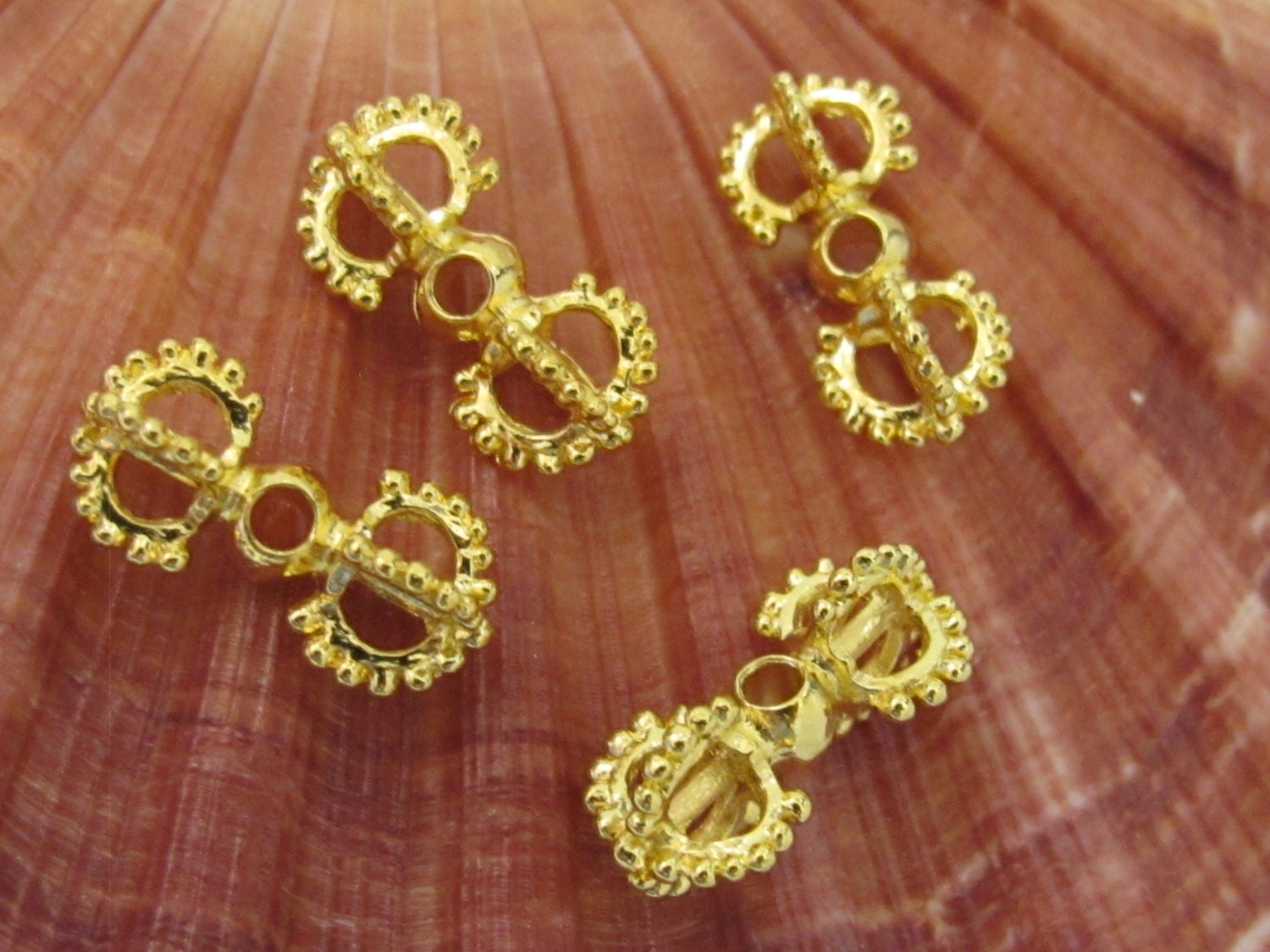 4 BEADS - Beautiful Tibetan gold tone finish plated dorje vajra beads mala spacer - BD581