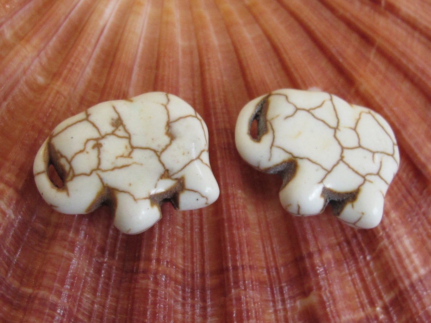 Elephant beads -10 Beads - Cream color howlite elephant shape small size beads pendant 15 mm x 21mm - GM298