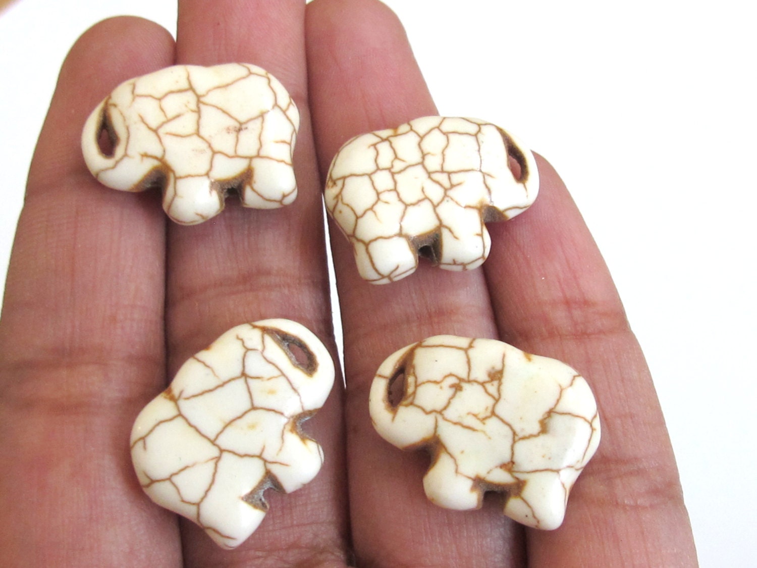 Elephant beads -10 Beads - Cream color howlite elephant shape small size beads pendant 15 mm x 21mm - GM298