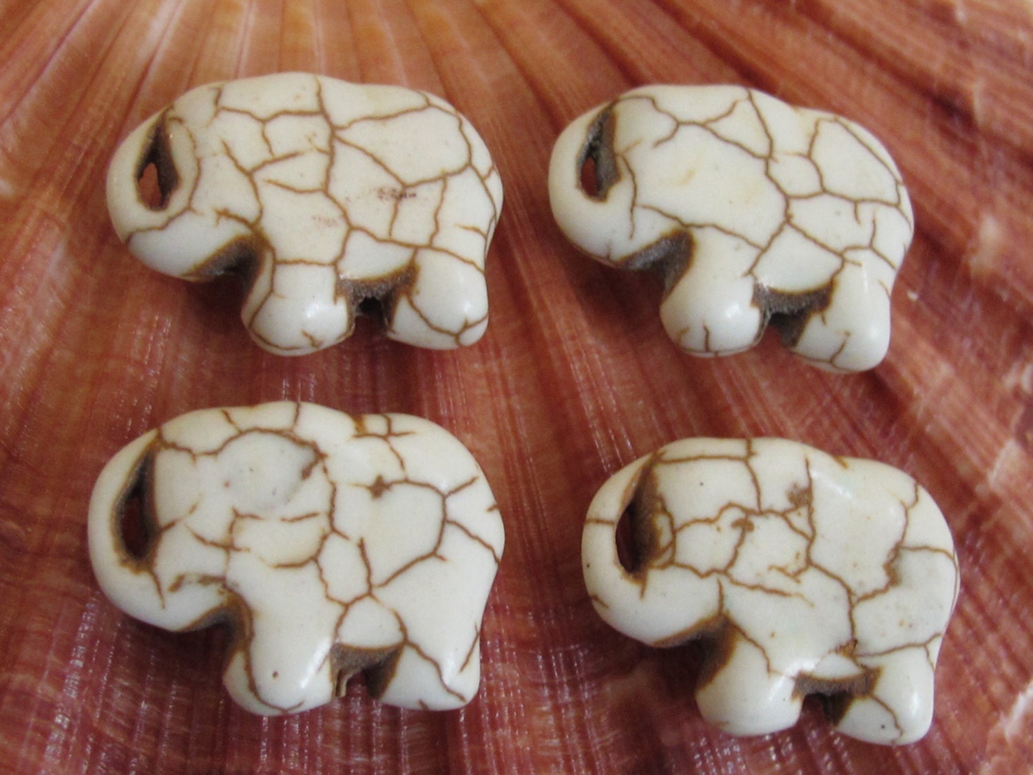 Elephant beads -10 Beads - Cream color howlite elephant shape small size beads pendant 15 mm x 21mm - GM298