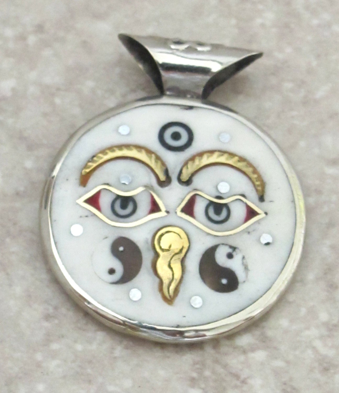Reversible round cream color tibetan recycled cattle bone pendant with brass inlay, om mantra and buddha eye - PM236