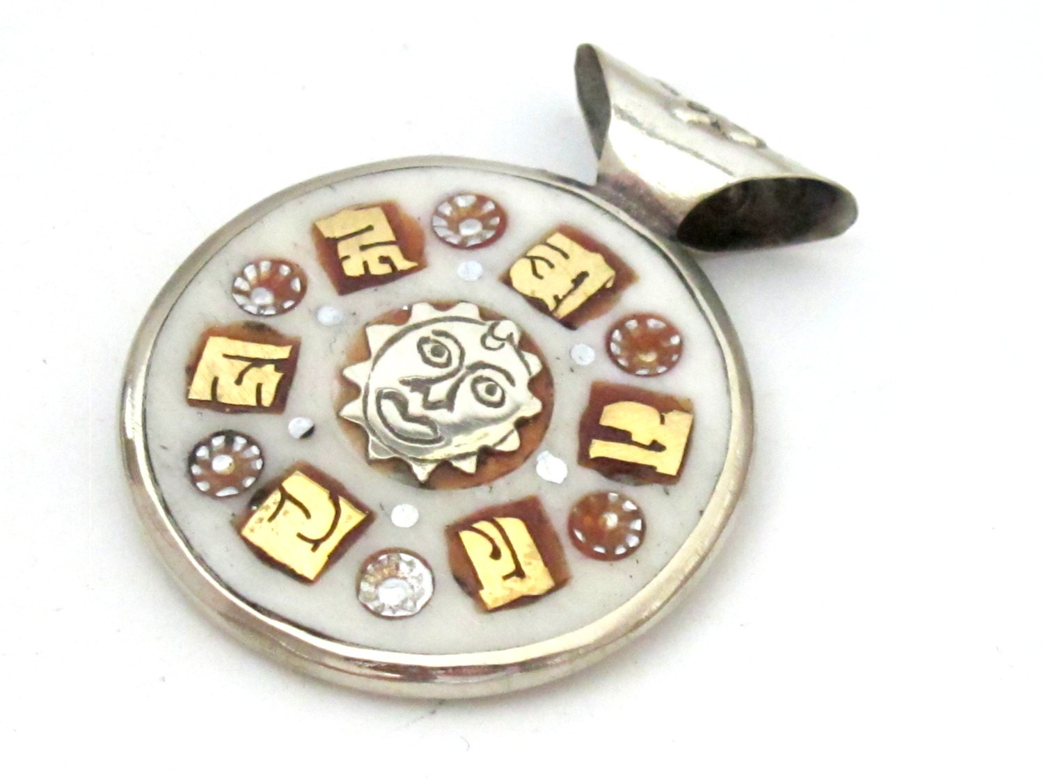 Reversible round cream color tibetan recycled cattle bone pendant with brass inlay, om mantra and buddha eye - PM236