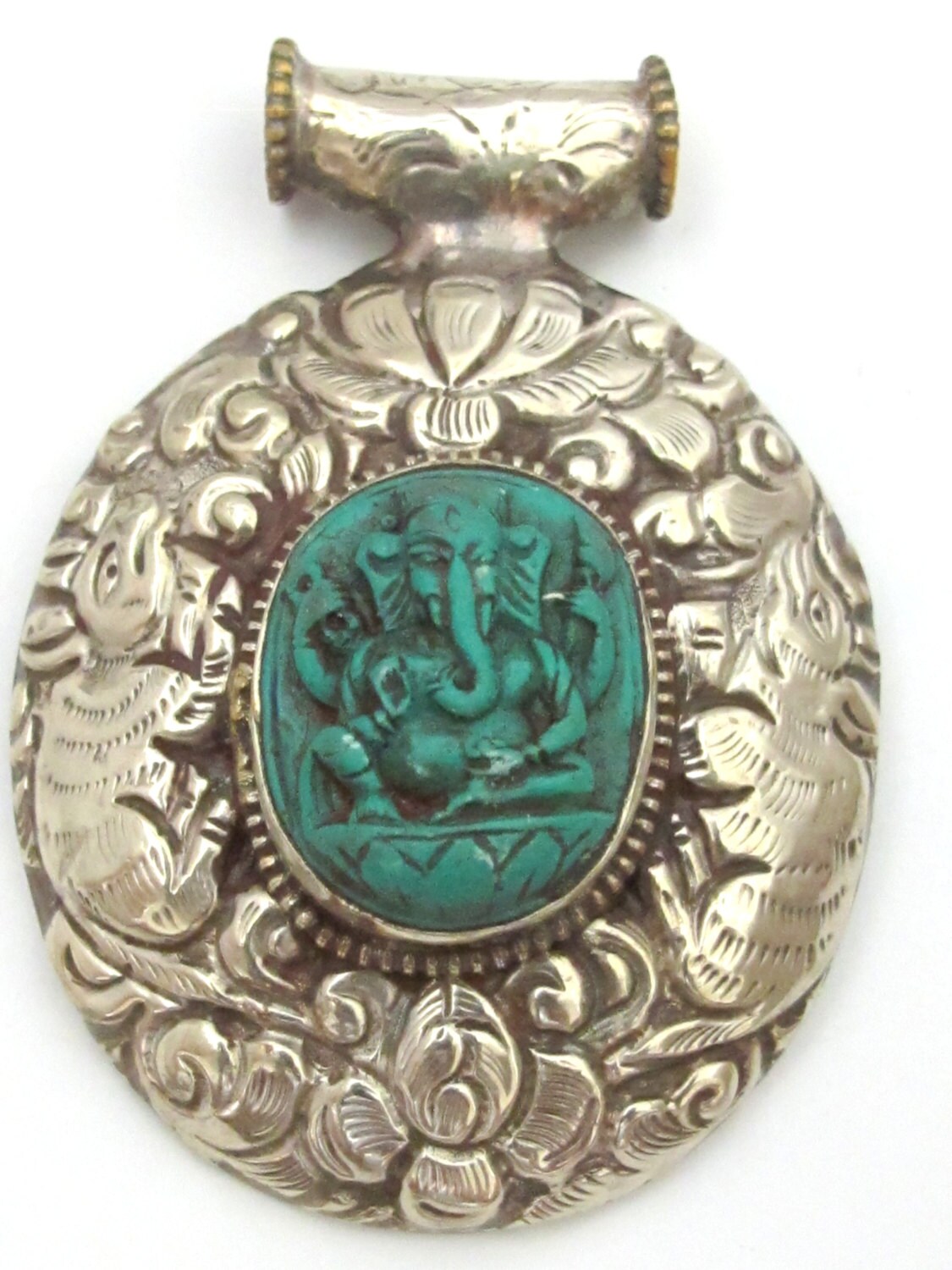 Large Oval shape Tibetan Nepal antiqued silver finish Green lord Ganesha pendant with floral repousse on reverse - PM201G
