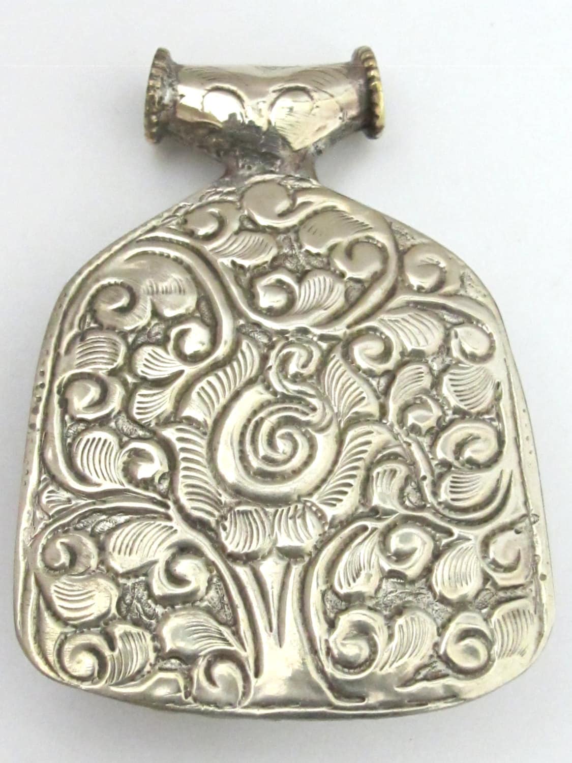 Beautiful Tibetan antiqued silver finish cream white Buddha pendant with floral repousse on reverse - PM201D