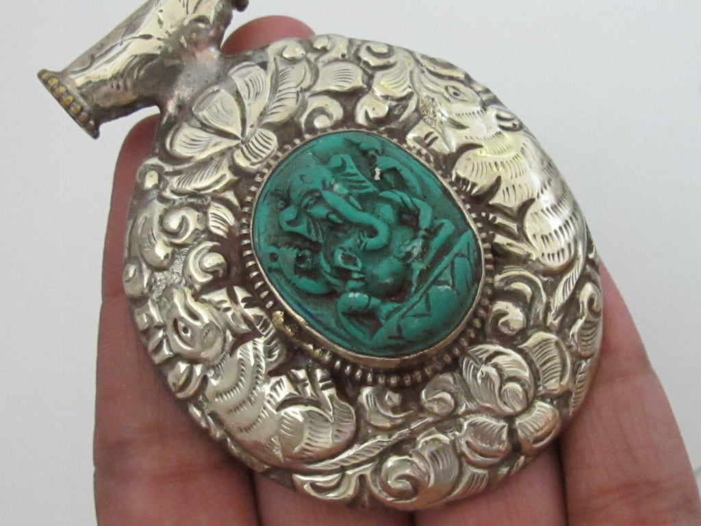 Large Oval shape Tibetan Nepal antiqued silver finish Green lord Ganesha pendant with floral repousse on reverse - PM201G