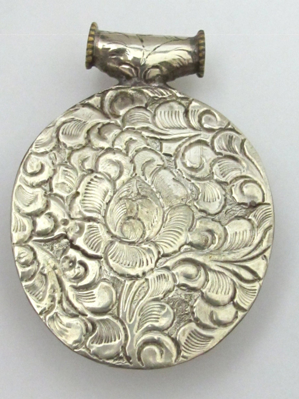 Large Oval shape Tibetan Nepal antiqued silver finish Green lord Ganesha pendant with floral repousse on reverse - PM201G