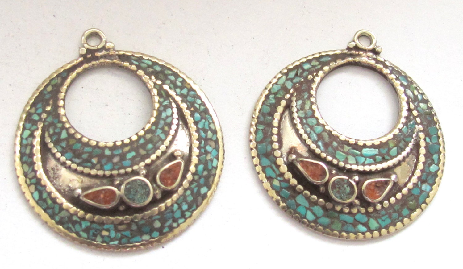 2 pieces - Ethnic Oval disc Tibetan silver charm pendant discs with turquoise inlay - PM239