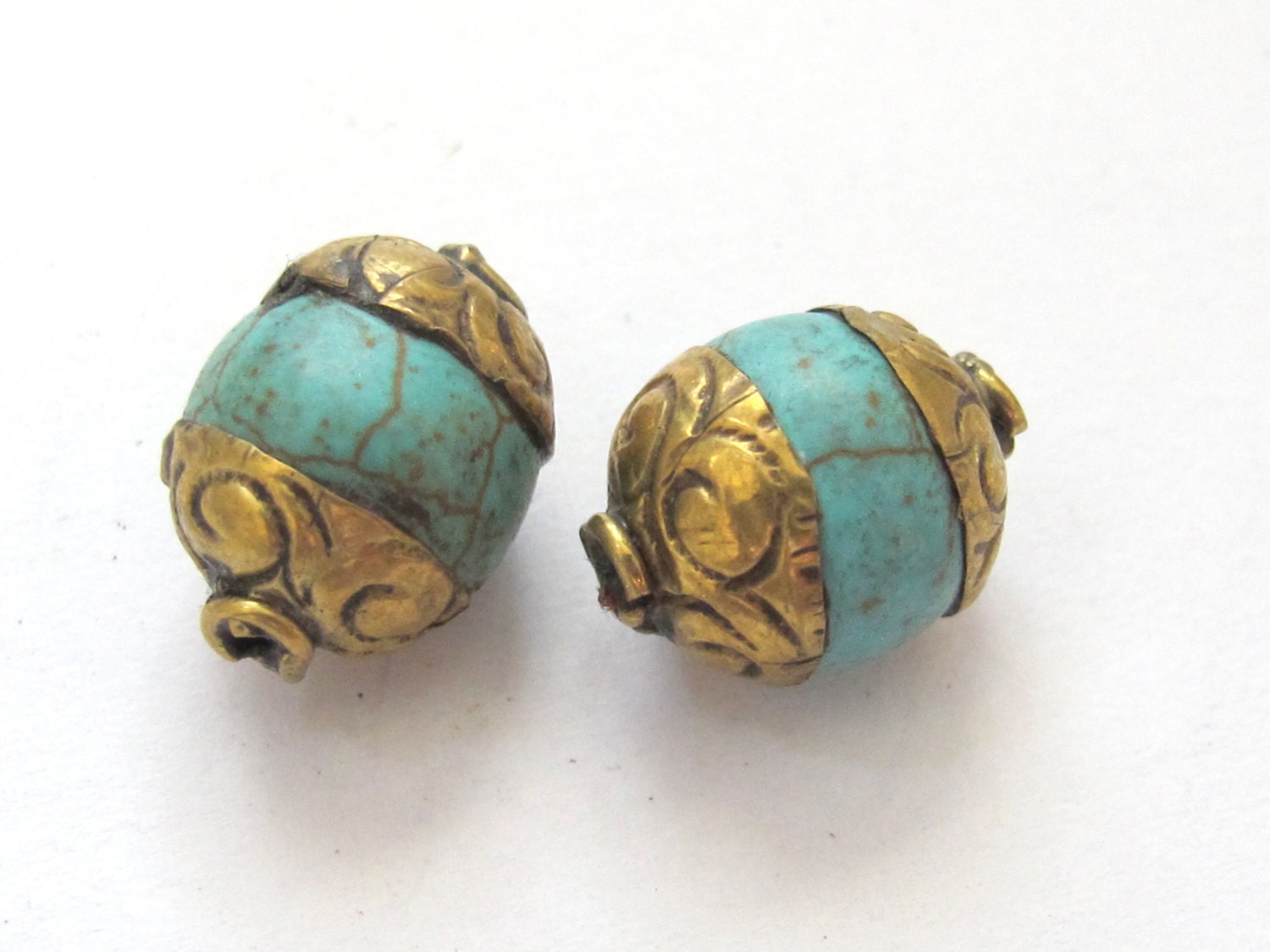 2 BEADS - Capped Tibetan turquoise gemstone beads from Nepal - BD596B
