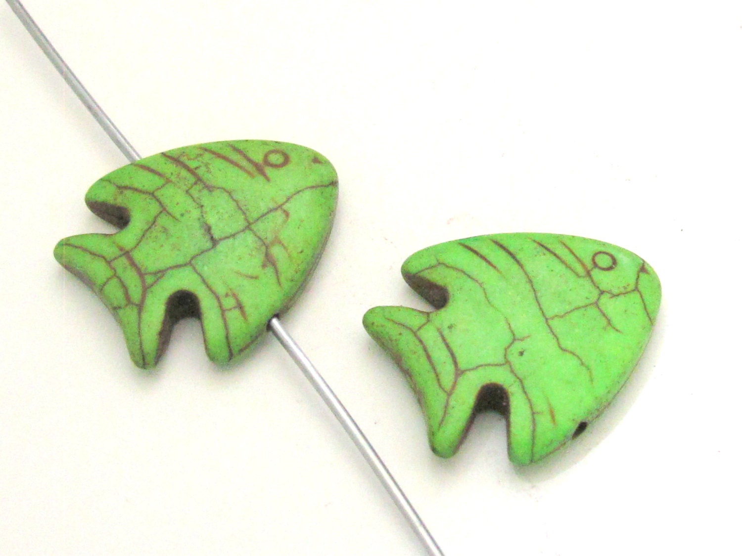 8 beads - Mix colors Fish shape magnesite beads - GM301
