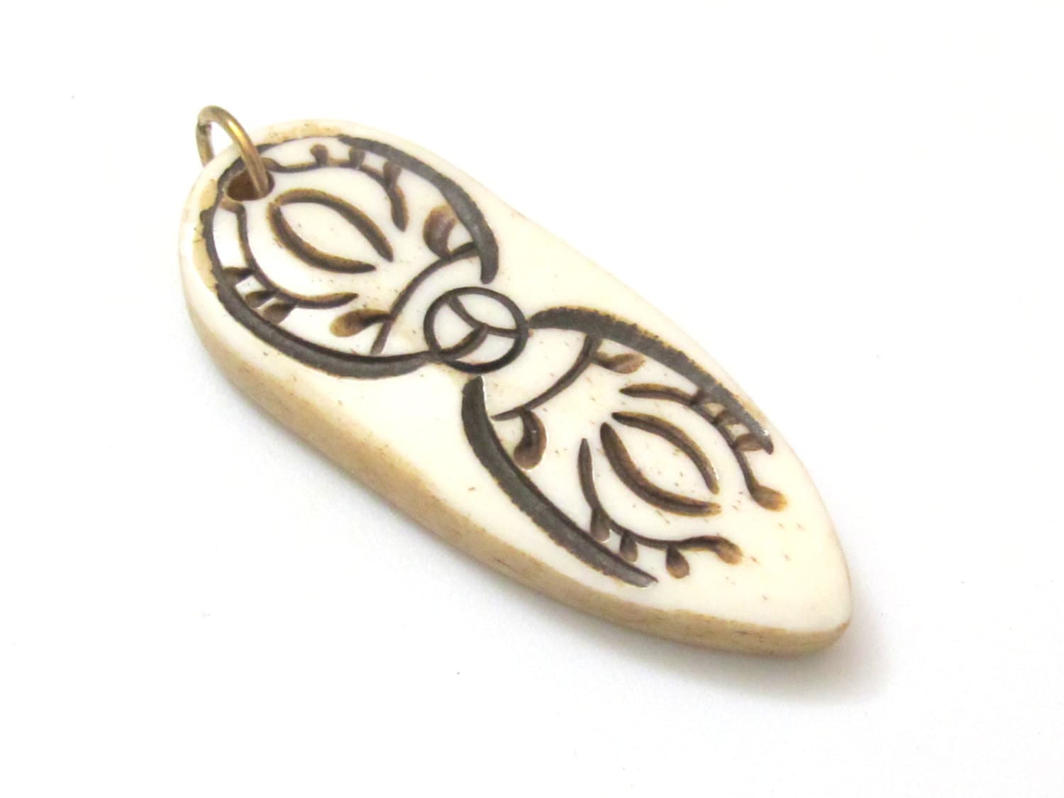 1 Pendant - White color carved spear shape Tibetan Vajra Dorje recycled cattle bone pendant - PB082