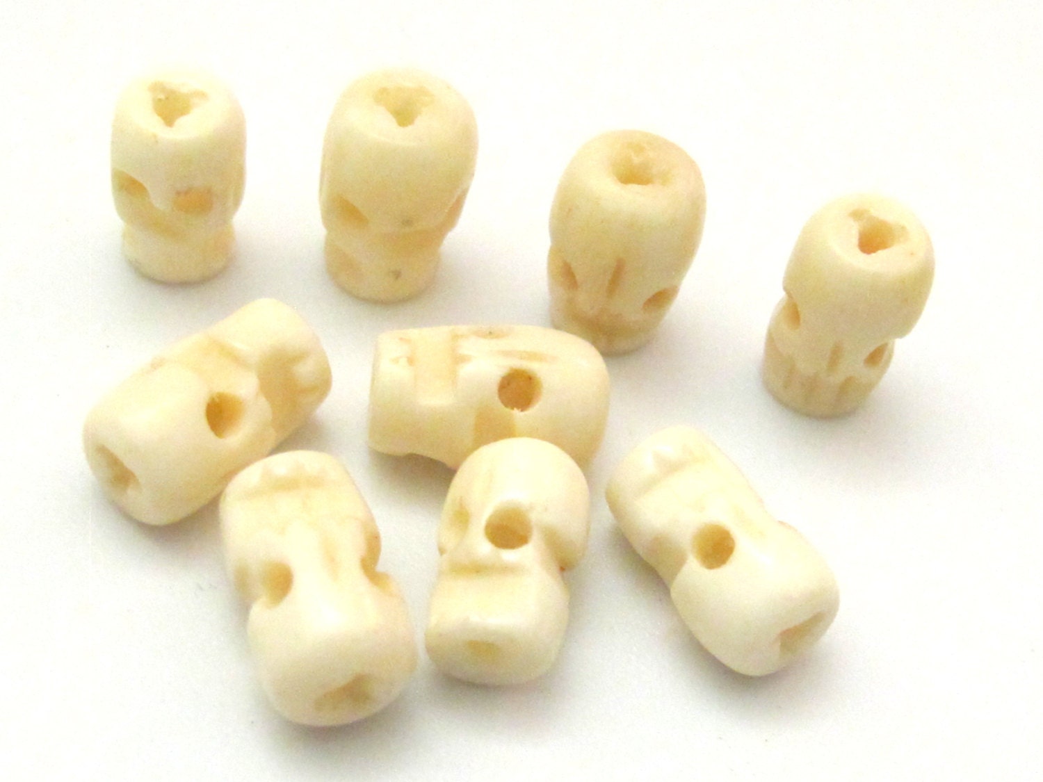 50 BEADS - Cream white color skull shape cattle recycled cattle bone beads - ML067B