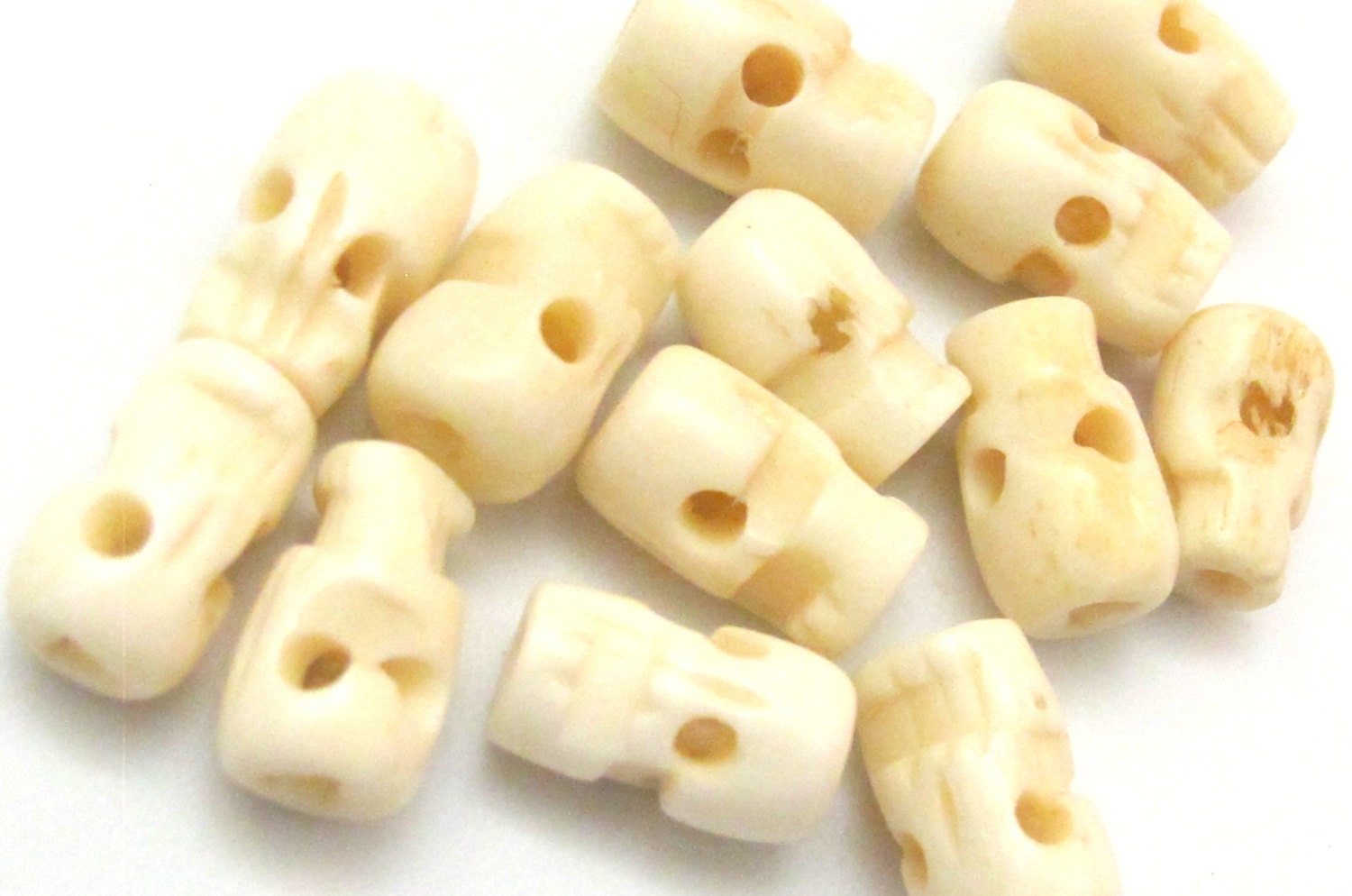 10 BEADS - Cream white color skull shape cattle recycled cattle bone beads - ML067B