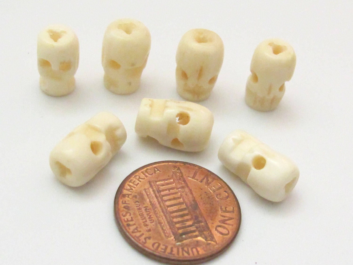 50 BEADS - Cream white color skull shape cattle recycled cattle bone beads - ML067B