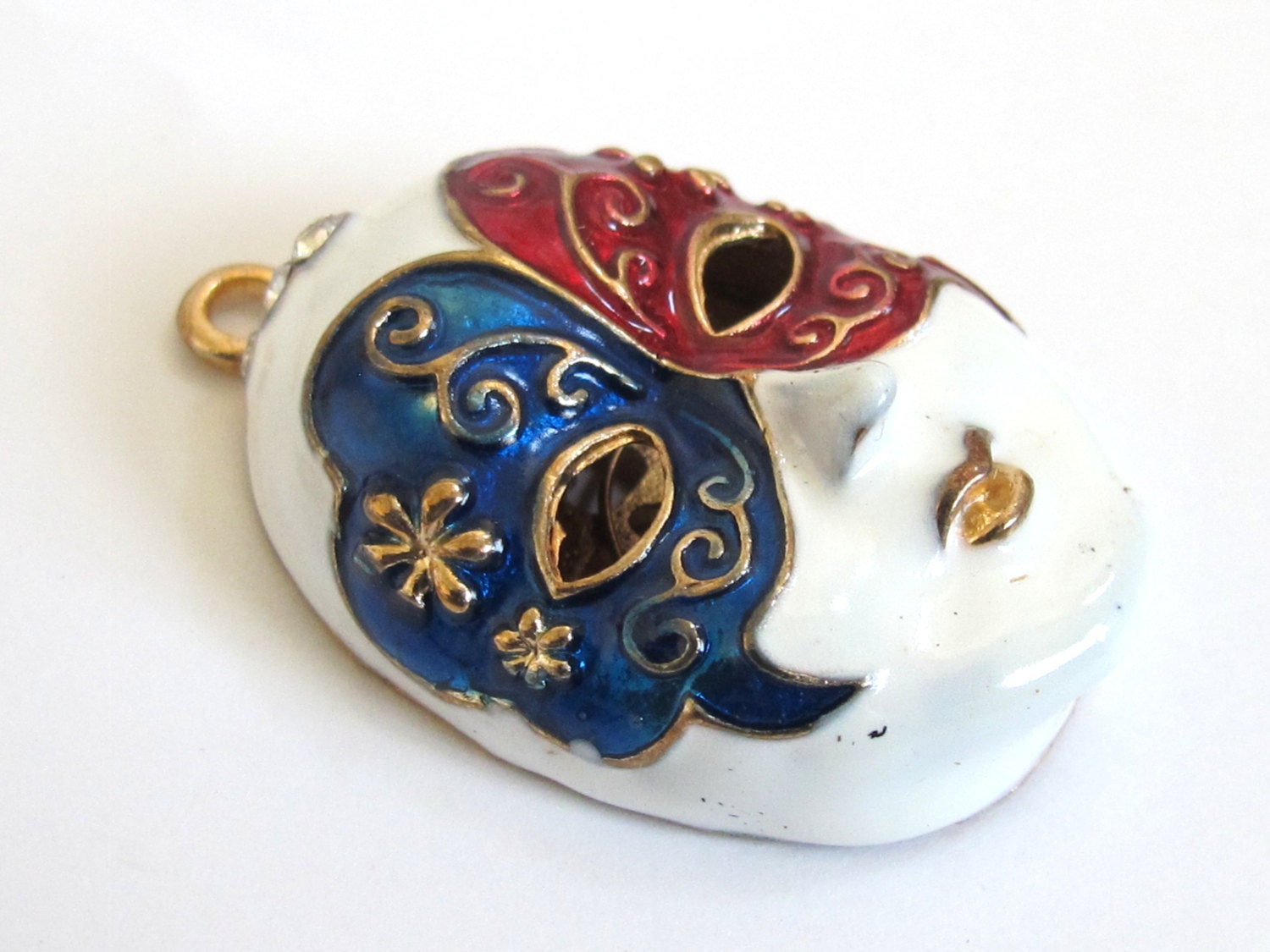 1 Piece - White enamel gold tone plated metal charm pendant 44 mm x 29 mm - PM252