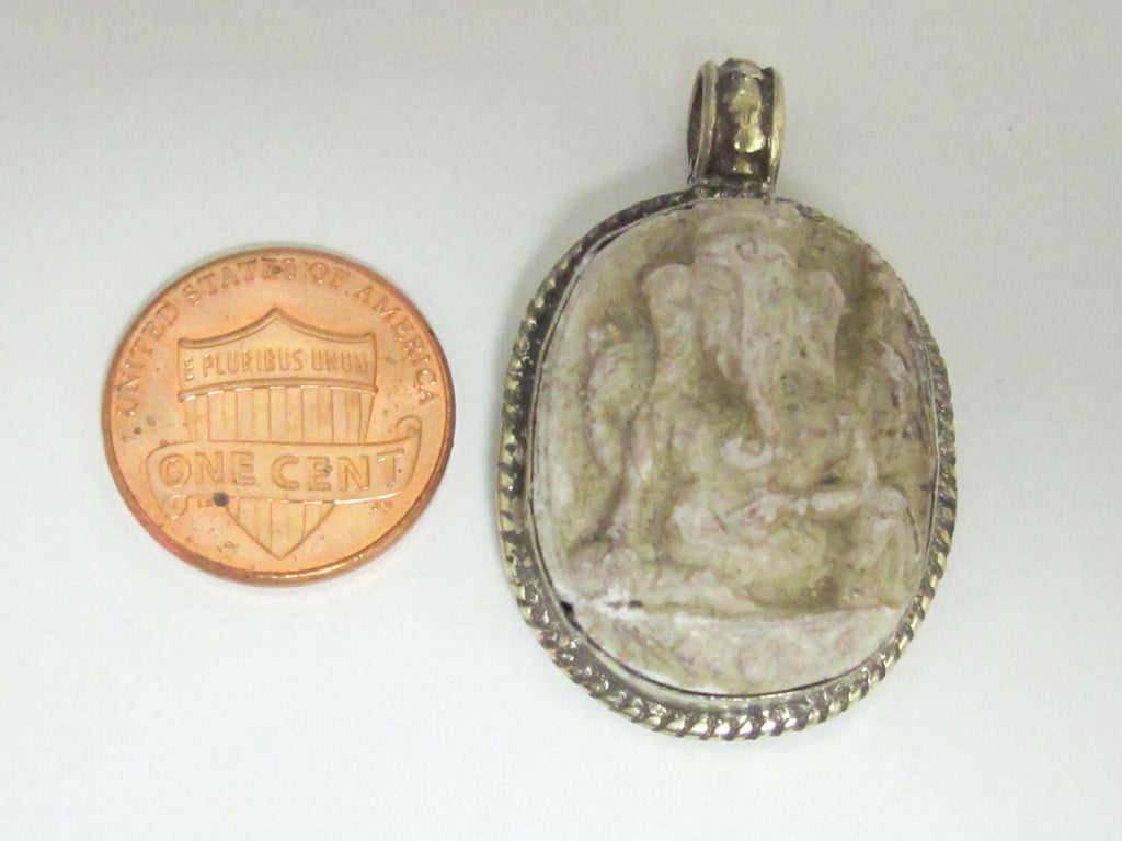 Oval shape Creamish white Ganesha pendant - tibetan pendants - nepal pendants - PS004A