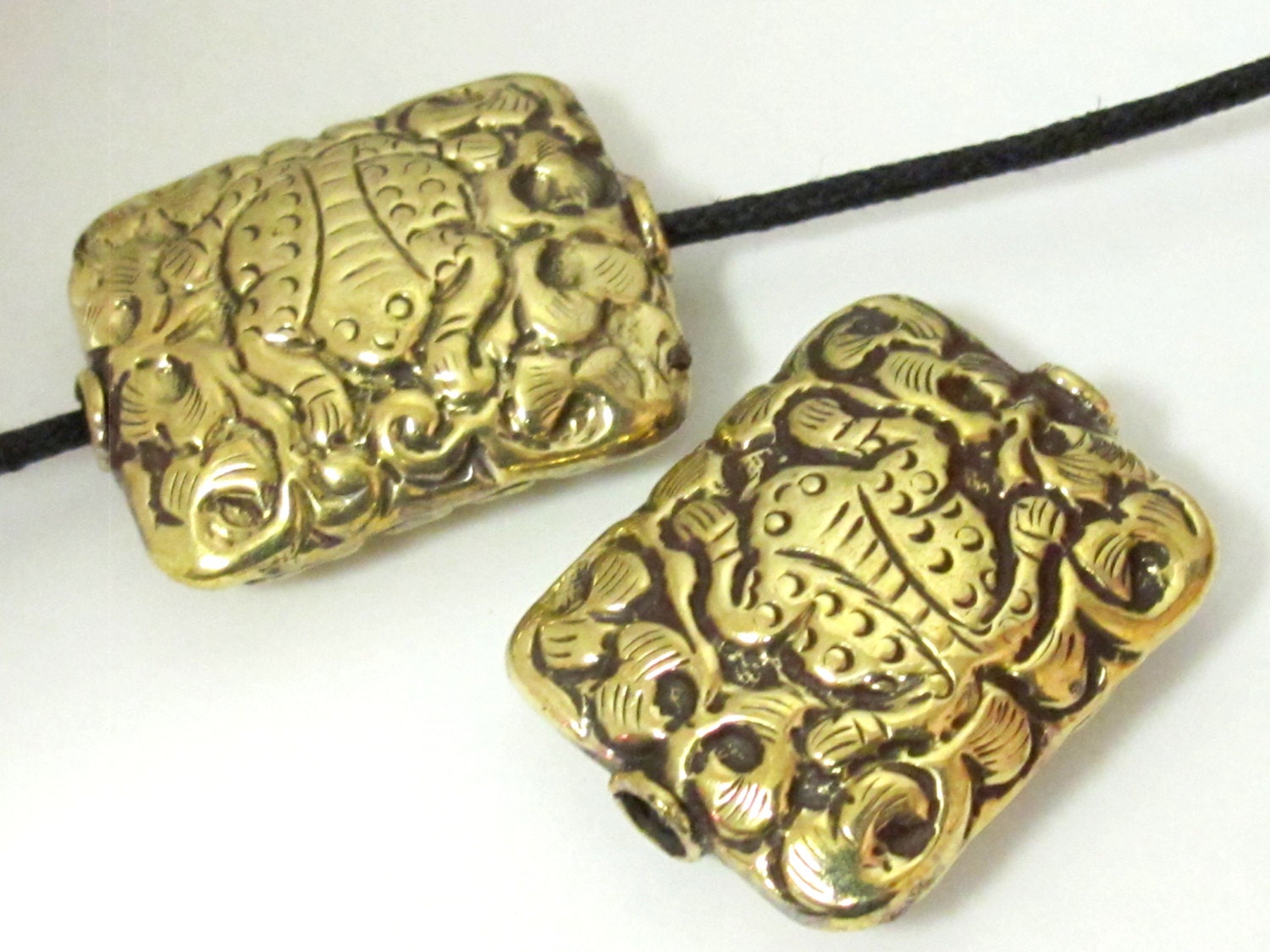 1 BEAD-Large 32 x 26 mm size Tibetan brass repousse frog design focal pendant bead - BD609