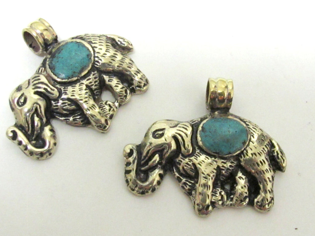 Small Elephant shape reversible Tibetan repousse pendant with turquoise inlay - PM254B