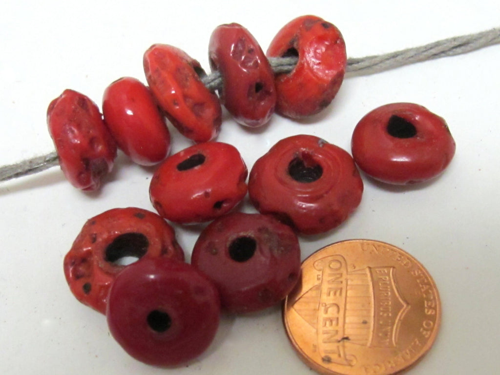 10 BEADS - Red sherpa Nepalese Glass beads - BD610A