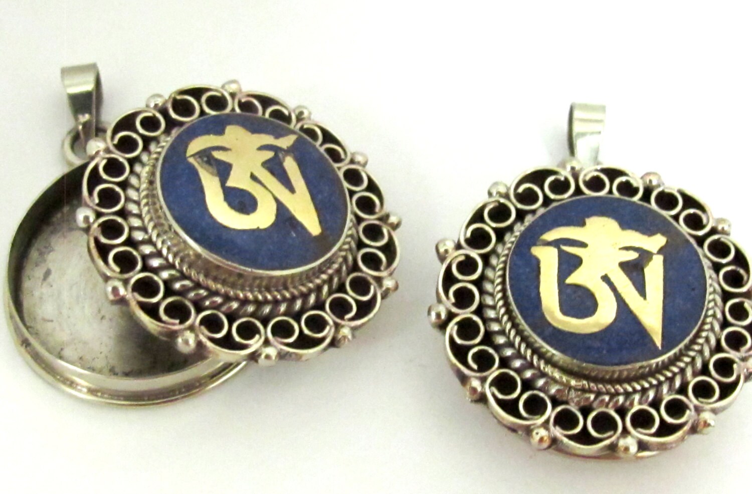 Tibetan Om Ghau prayer box filigree pendant with lapis inlay - PM256D