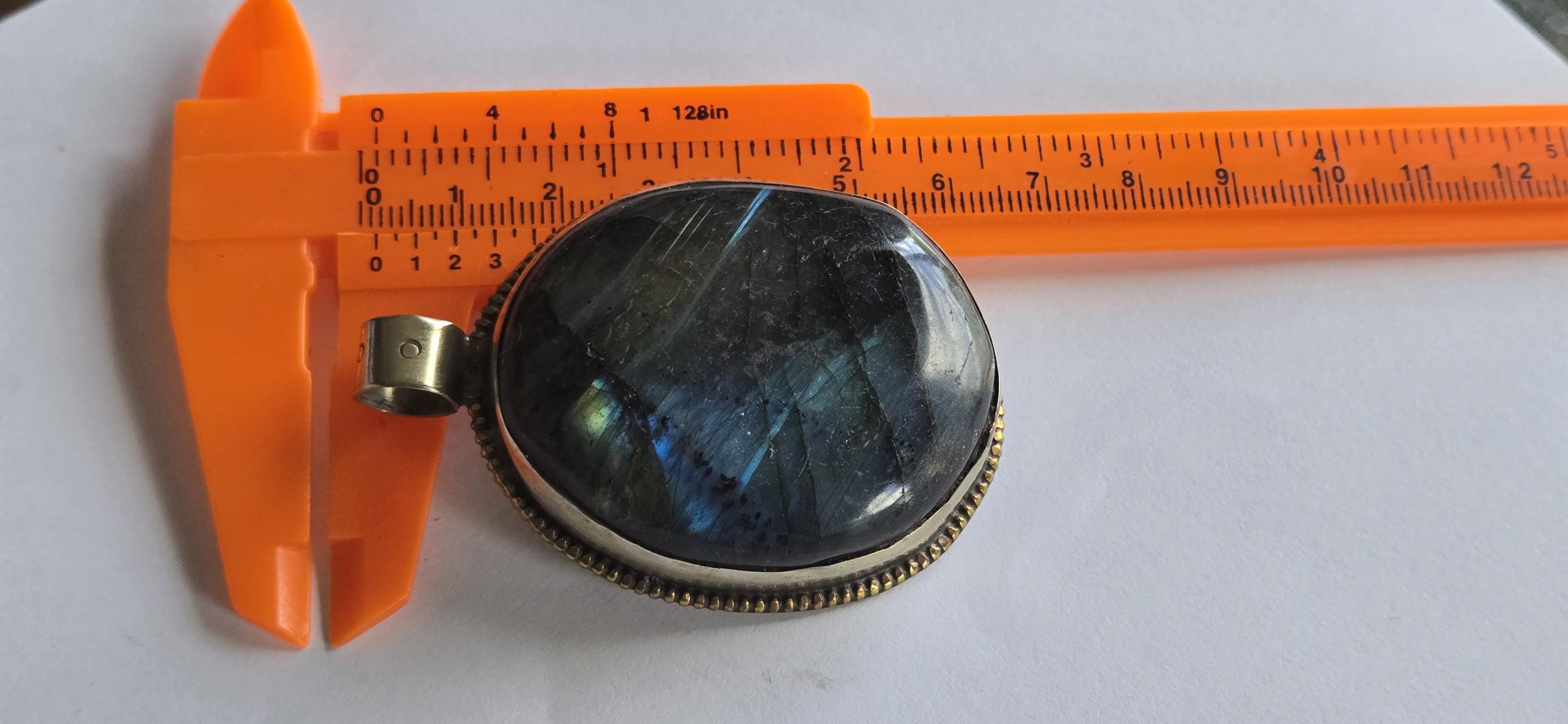 1 Pendant Tibetan Nepal flashy Labradorite gemstone pendant with flower carving on other side PM599K - RL003A