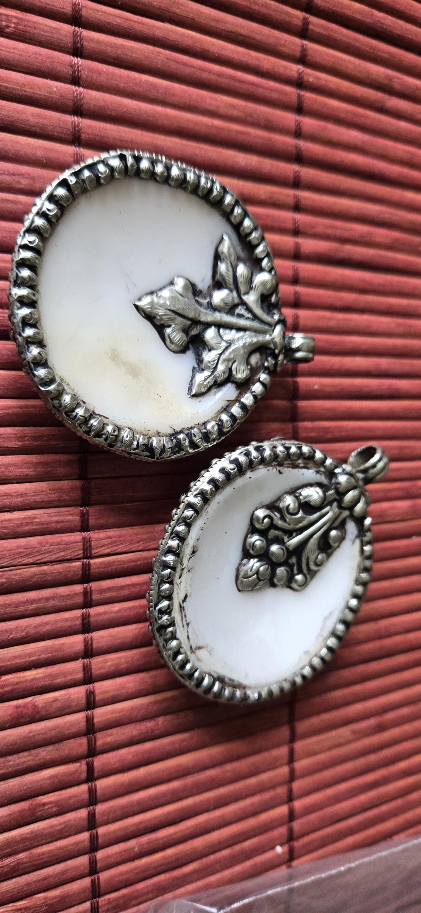 1 pendant - Large bold Tibetan Silver Repousse tribal naga conch shell pendant with tibetan dragon carving - PM492B