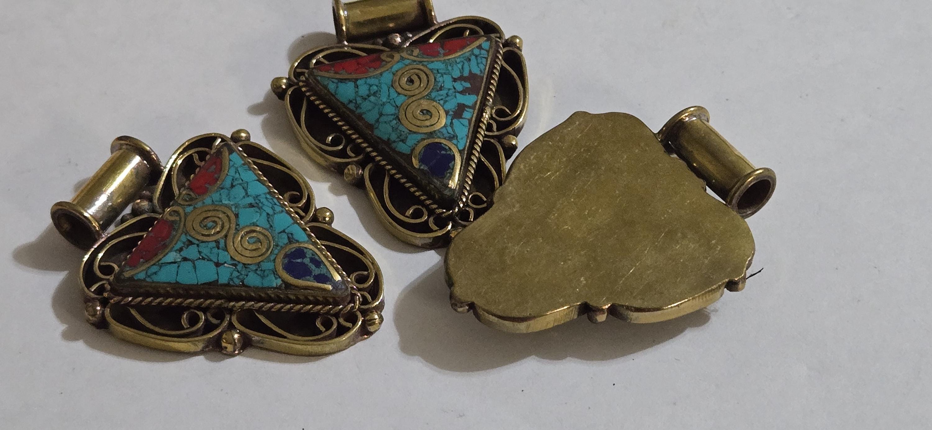 1 Pendant - Ethnic Nepalese Triangle shape double spiral brass pendant with turquoise coral inlay - PM434B