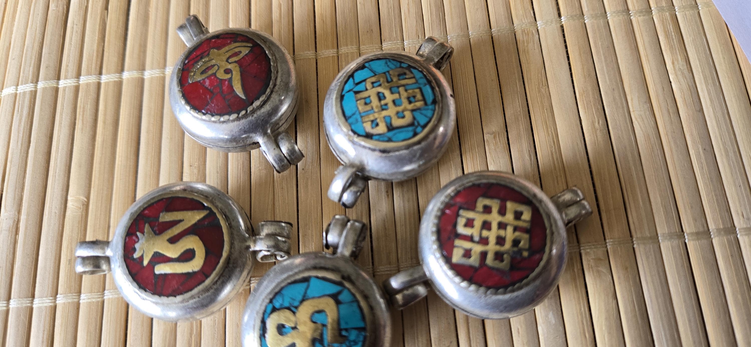 2 Pendants - Reversible endless Knot OM buddha eye symbol mix inlaid silver finish Ghau prayer box Endless knot pendant - PM571B