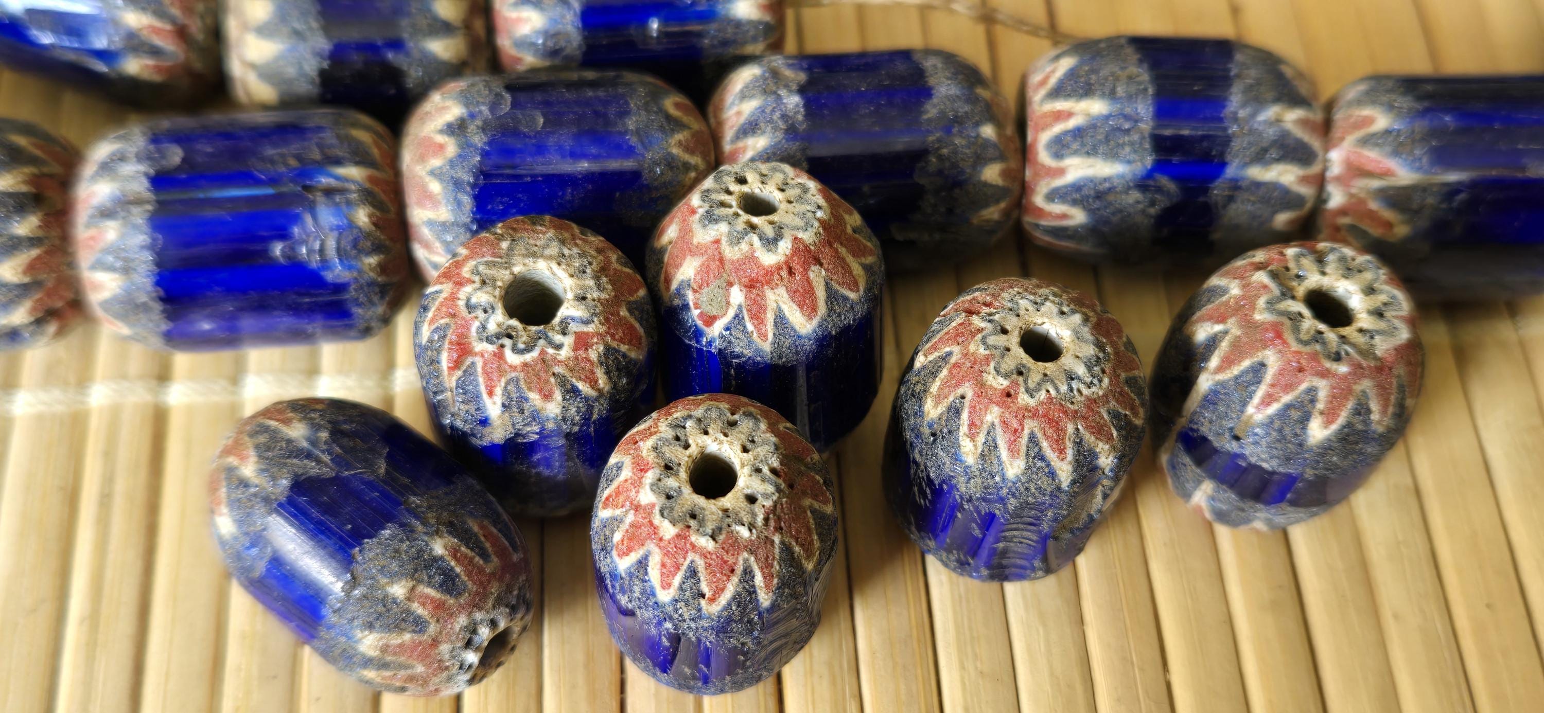 6 beads - Vintage large big size old glass beads from Nepal - BD944C