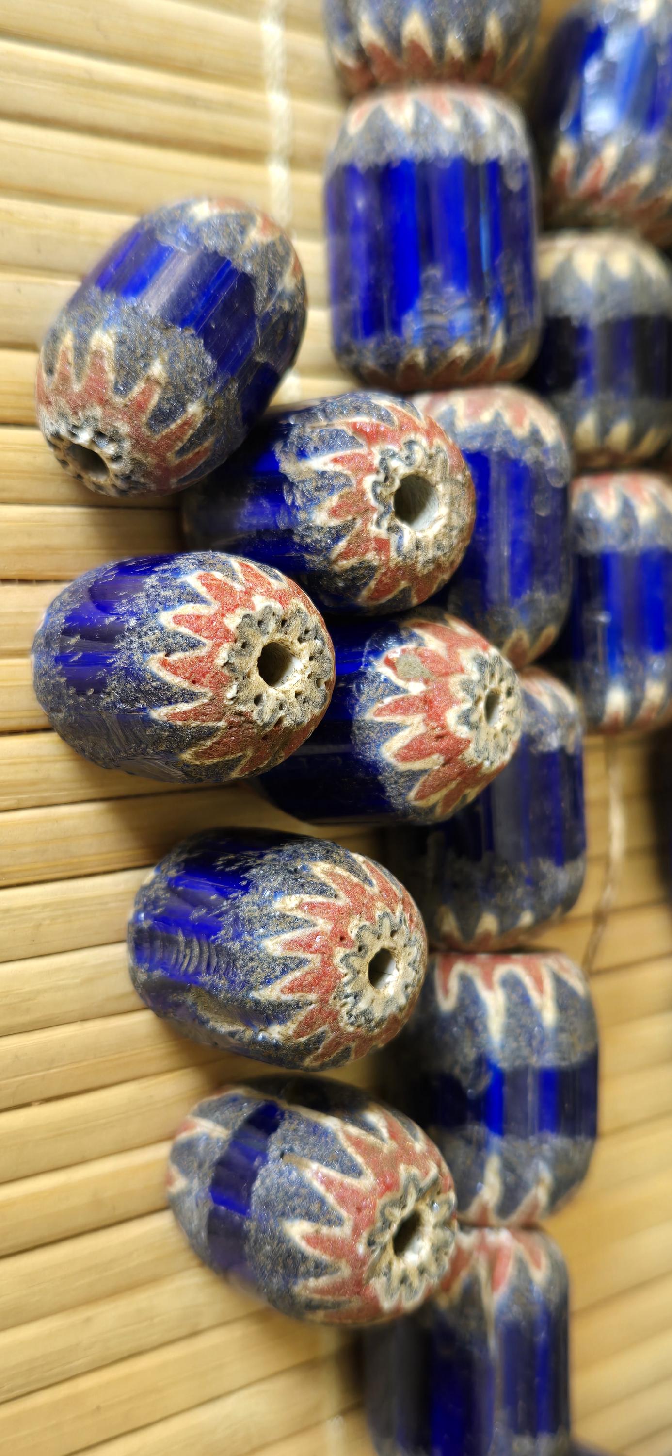 6 beads - Vintage large big size old glass beads from Nepal - BD944C