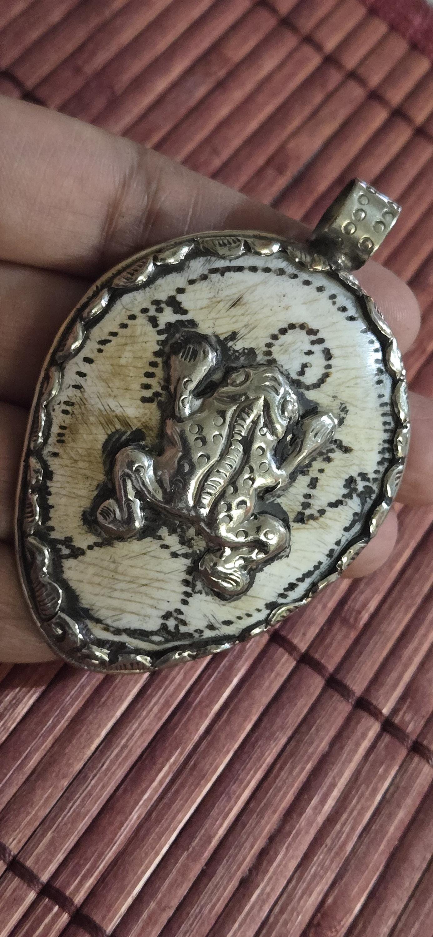 Hand-Carved Conch Shell Pendant – Frog Totem, Human Figure, Firefly Design | Tibetan Nepal Himalayan mystic Jewelry large size - PM491B