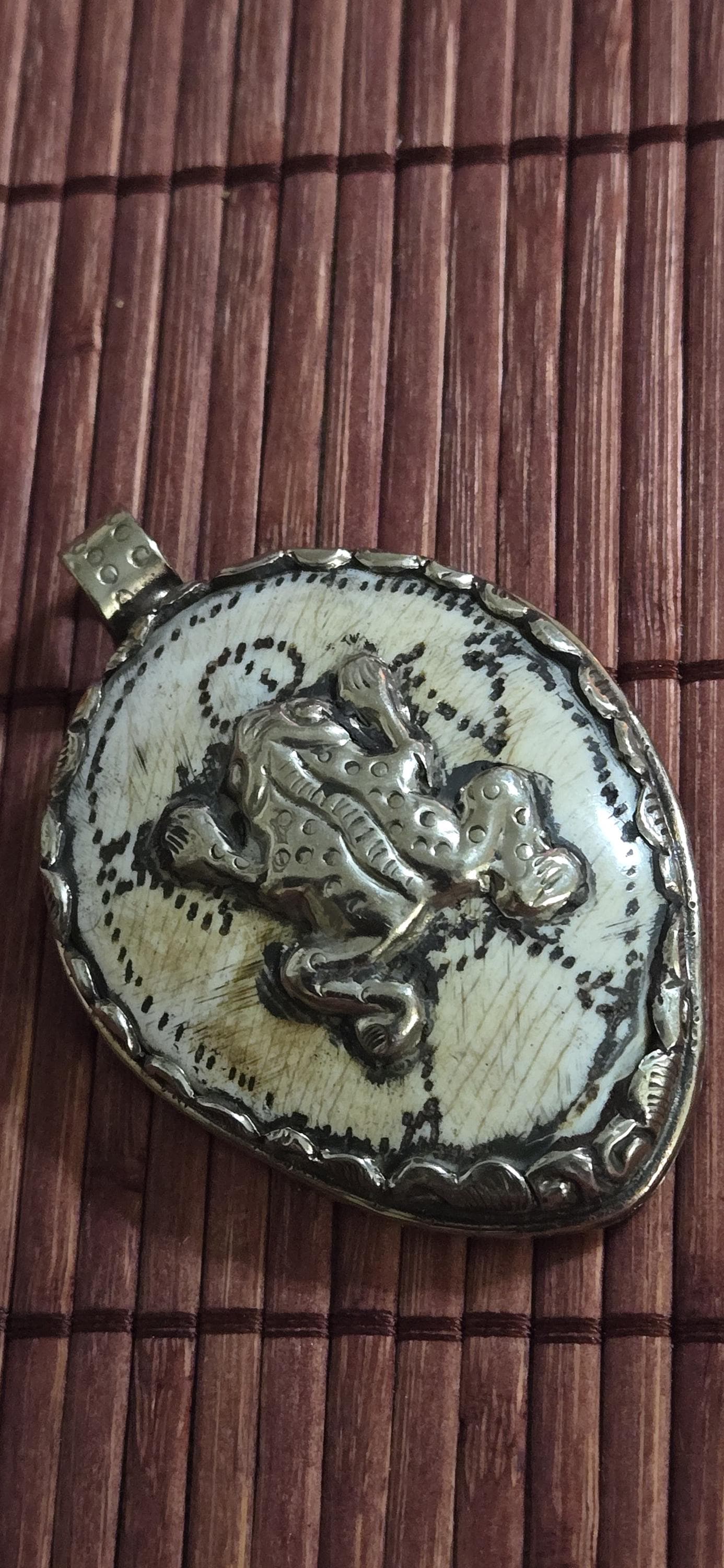 Hand-Carved Conch Shell Pendant – Frog Totem, Human Figure, Firefly Design | Tibetan Nepal Himalayan mystic Jewelry large size - PM491B