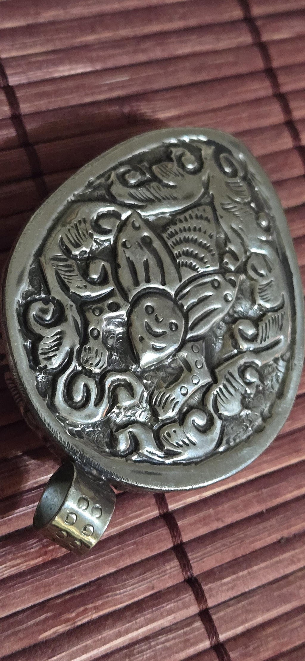 Hand-Carved Conch Shell Pendant – Frog Totem, Human Figure, Firefly Design | Tibetan Nepal Himalayan mystic Jewelry large size - PM491B