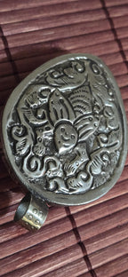 Hand-Carved Conch Shell Pendant – Frog Totem, Human Figure, Firefly Design | Tibetan Nepal Himalayan mystic Jewelry large size - PM491B