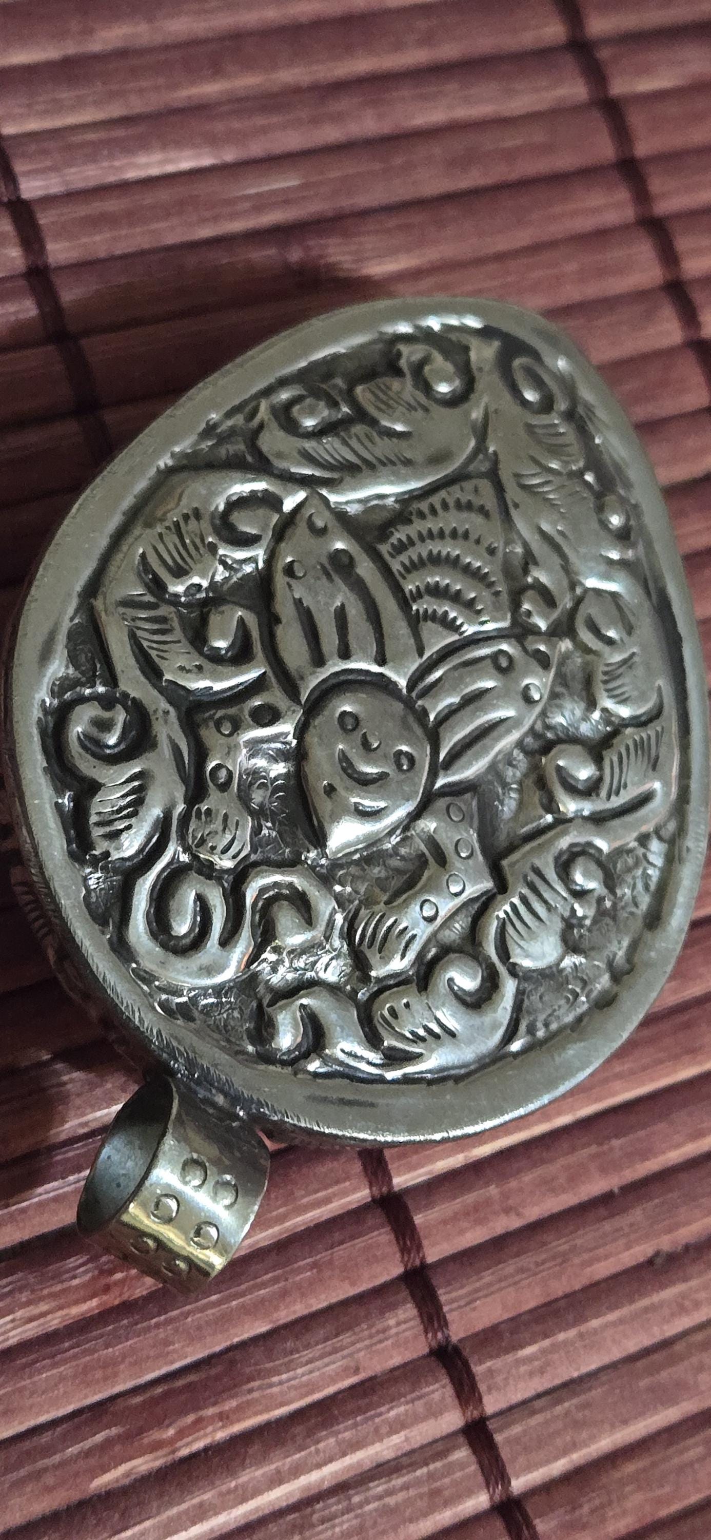 Hand-Carved Conch Shell Pendant – Frog Totem, Human Figure, Firefly Design | Tibetan Nepal Himalayan mystic Jewelry large size - PM491B