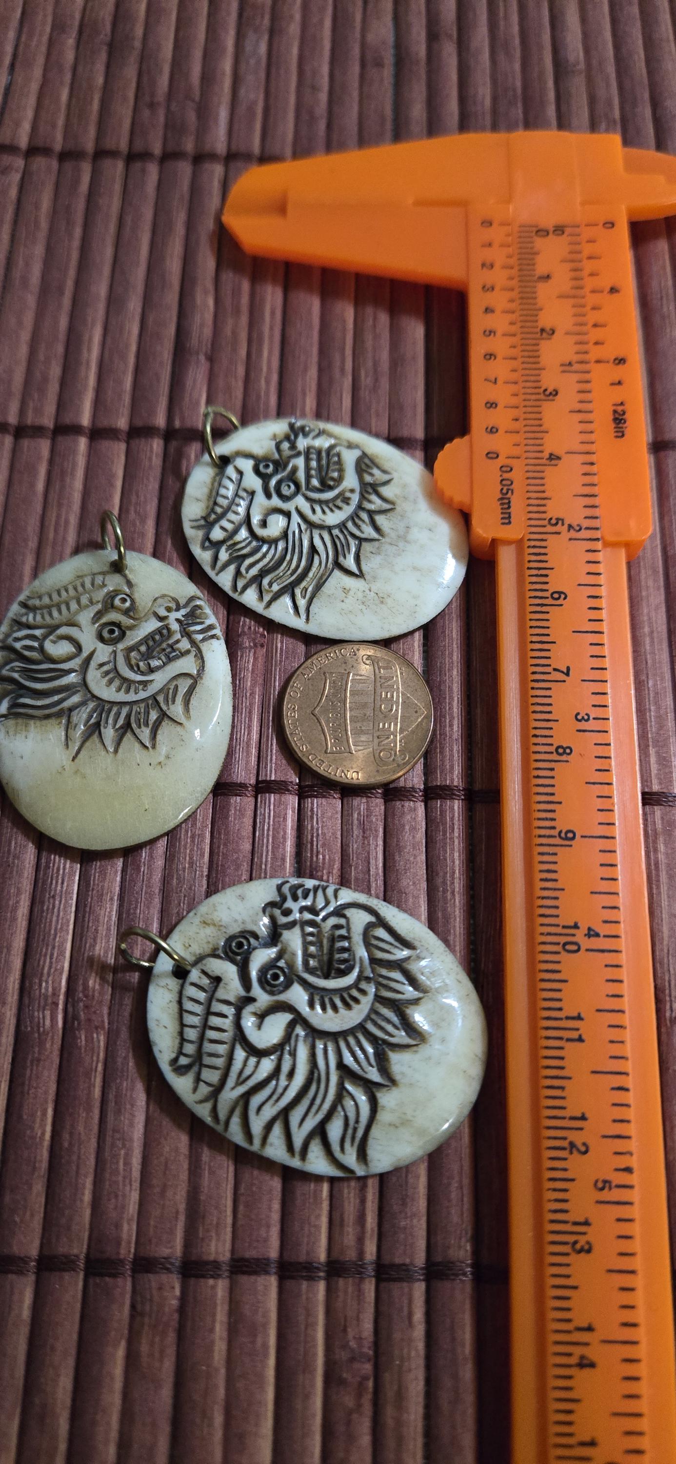 Rustic Tibetan carved Dragon Head cattle Bone Pendant – Jewelryt Making supply, keyring Charm, Bag Charm decor PB055B