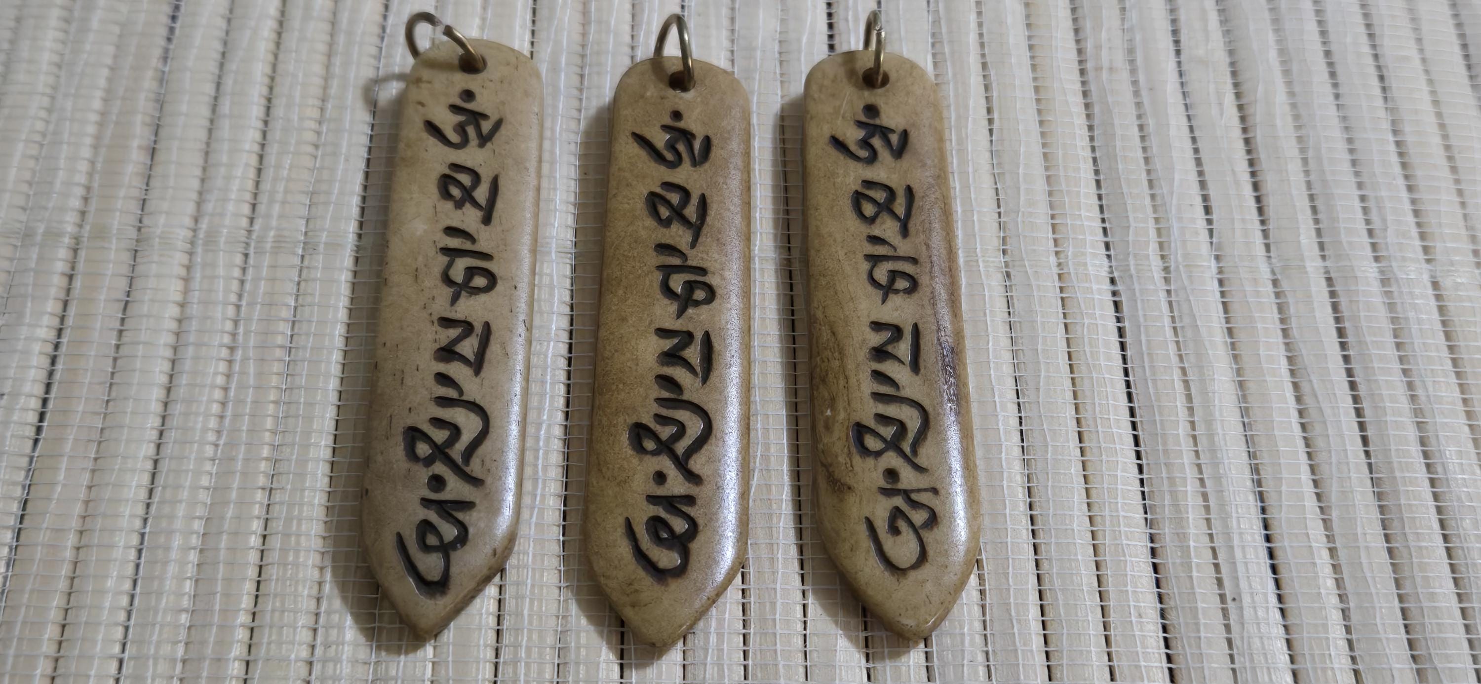 Tibetan prayer mantra Om Mani Padme Hum Pendant – Rectangular Arrowhead shape, Recycled Cattle Bone om amulet charm – 1 pendant - PB053B