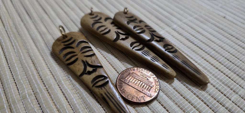 1 pendant - Tribal Face carved cattle bone Pendant – Triangular point face carving from Nepal – PB052C