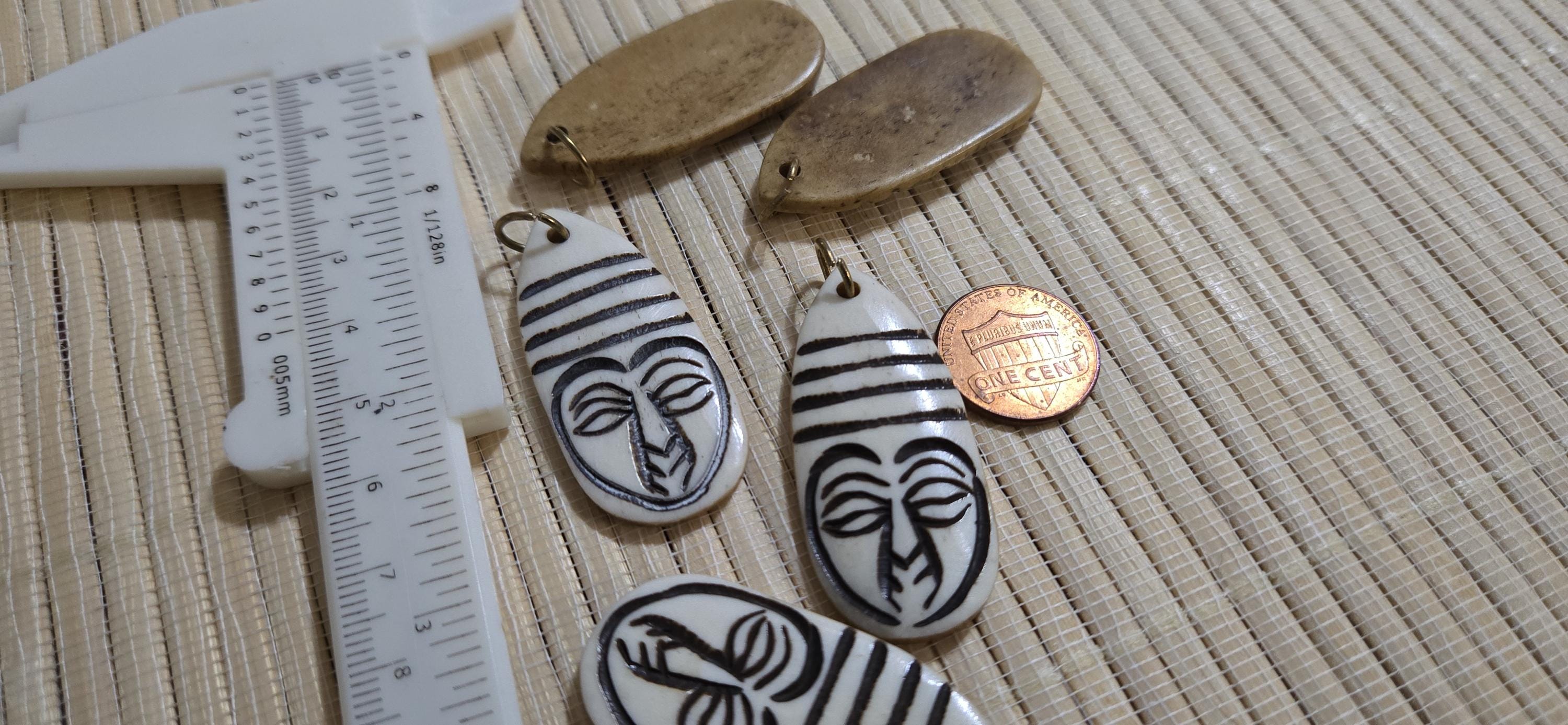 Tibetan carved buddha monk face recycled Cattle Bone pendant - Nepal amulet charm – 1 pendant - PB051C