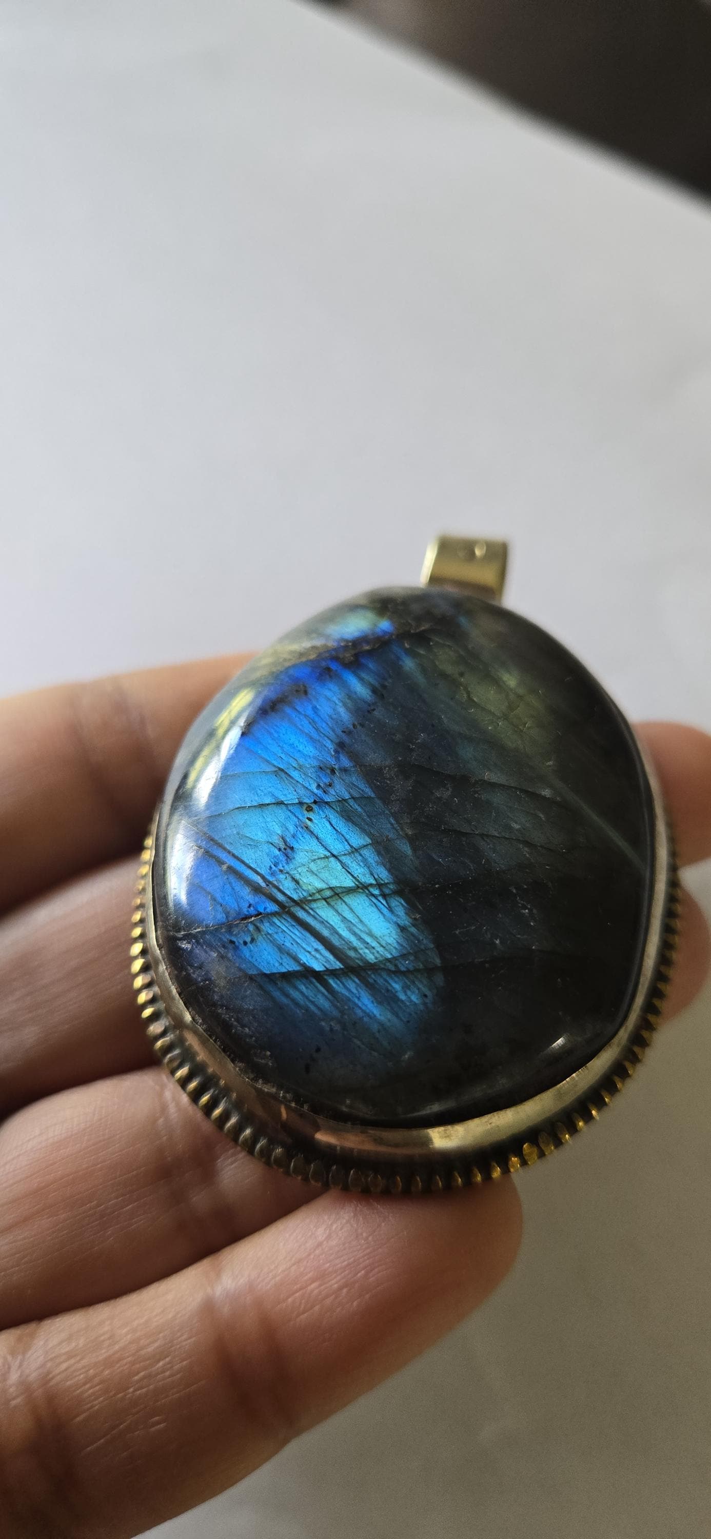 1 Pendant Tibetan Nepal flashy Labradorite gemstone pendant with flower carving on other side PM599K - RL003A
