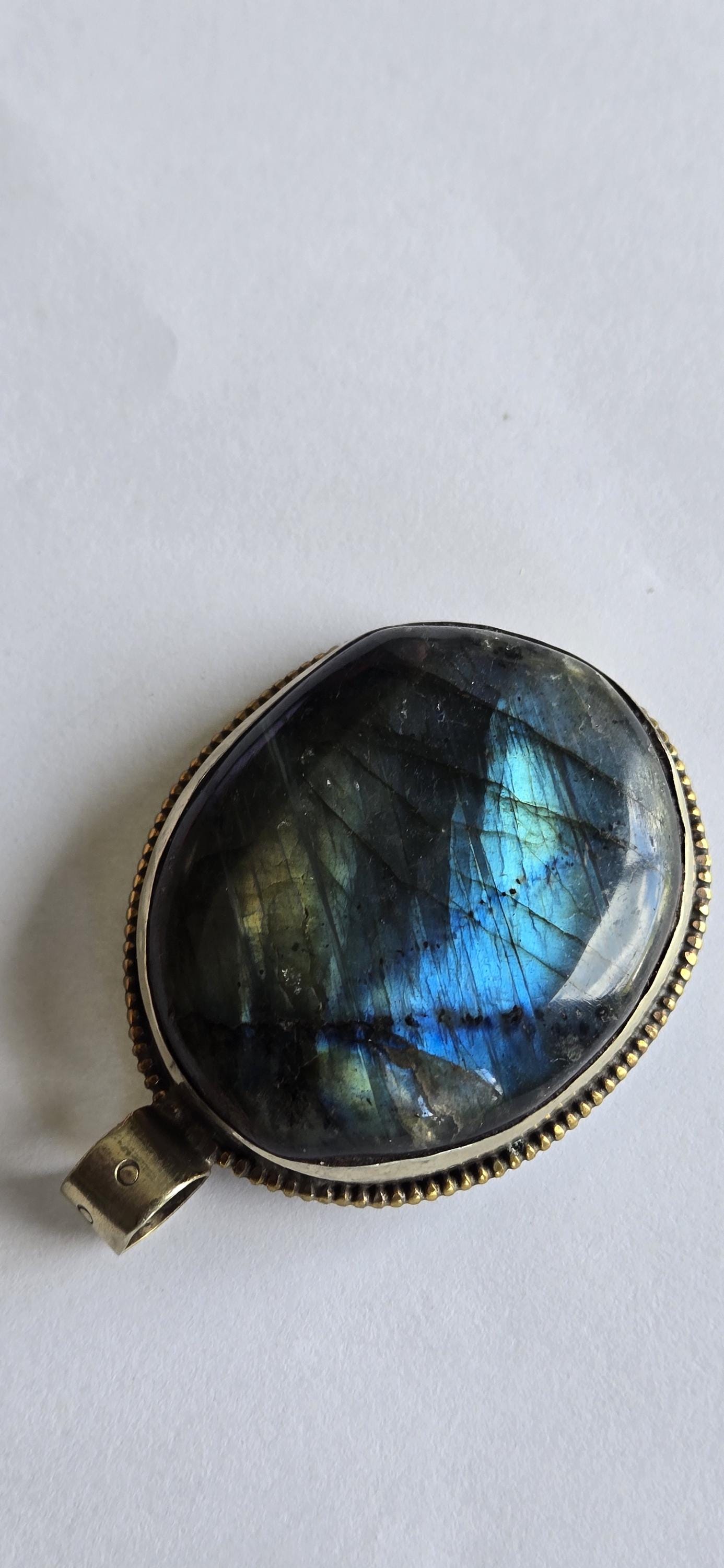 1 Pendant Tibetan Nepal flashy Labradorite gemstone pendant with flower carving on other side PM599K - RL003A