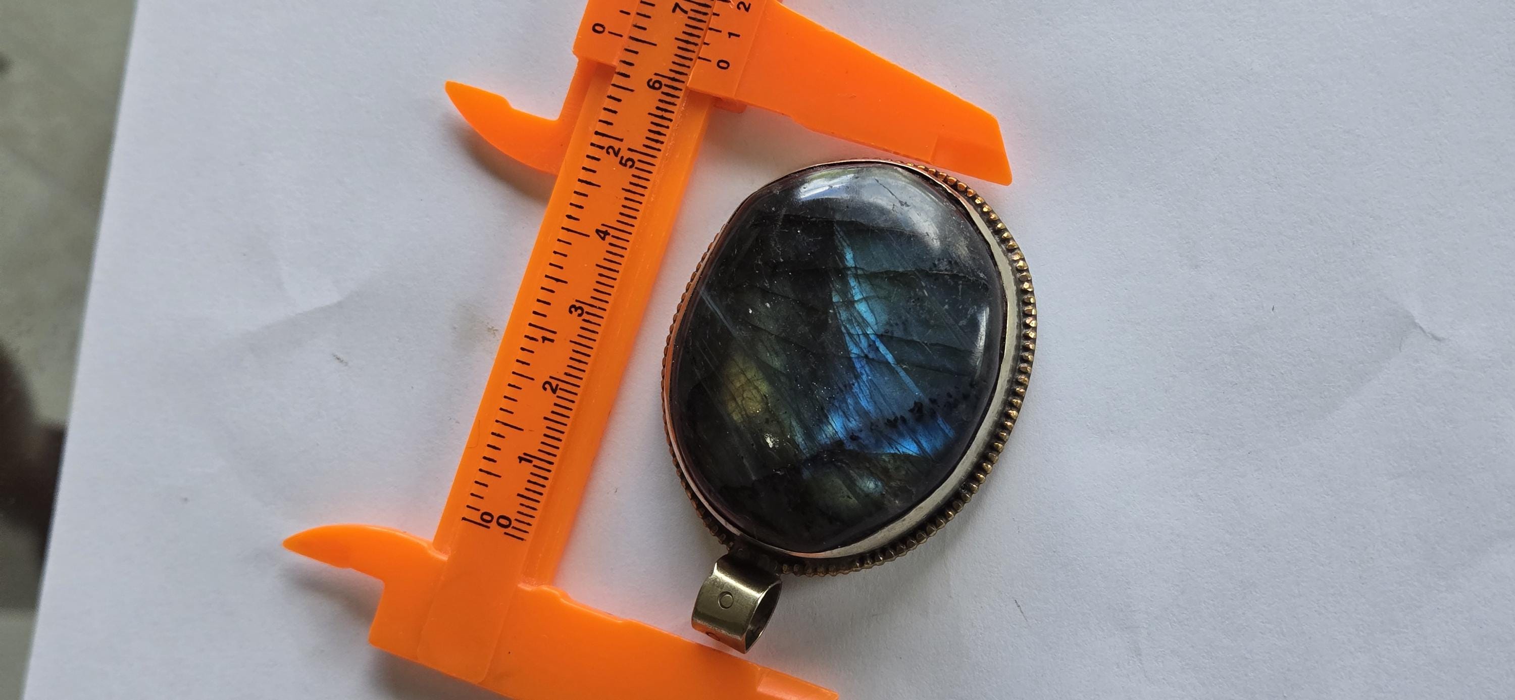 1 Pendant Tibetan Nepal flashy Labradorite gemstone pendant with flower carving on other side PM599K - RL003A