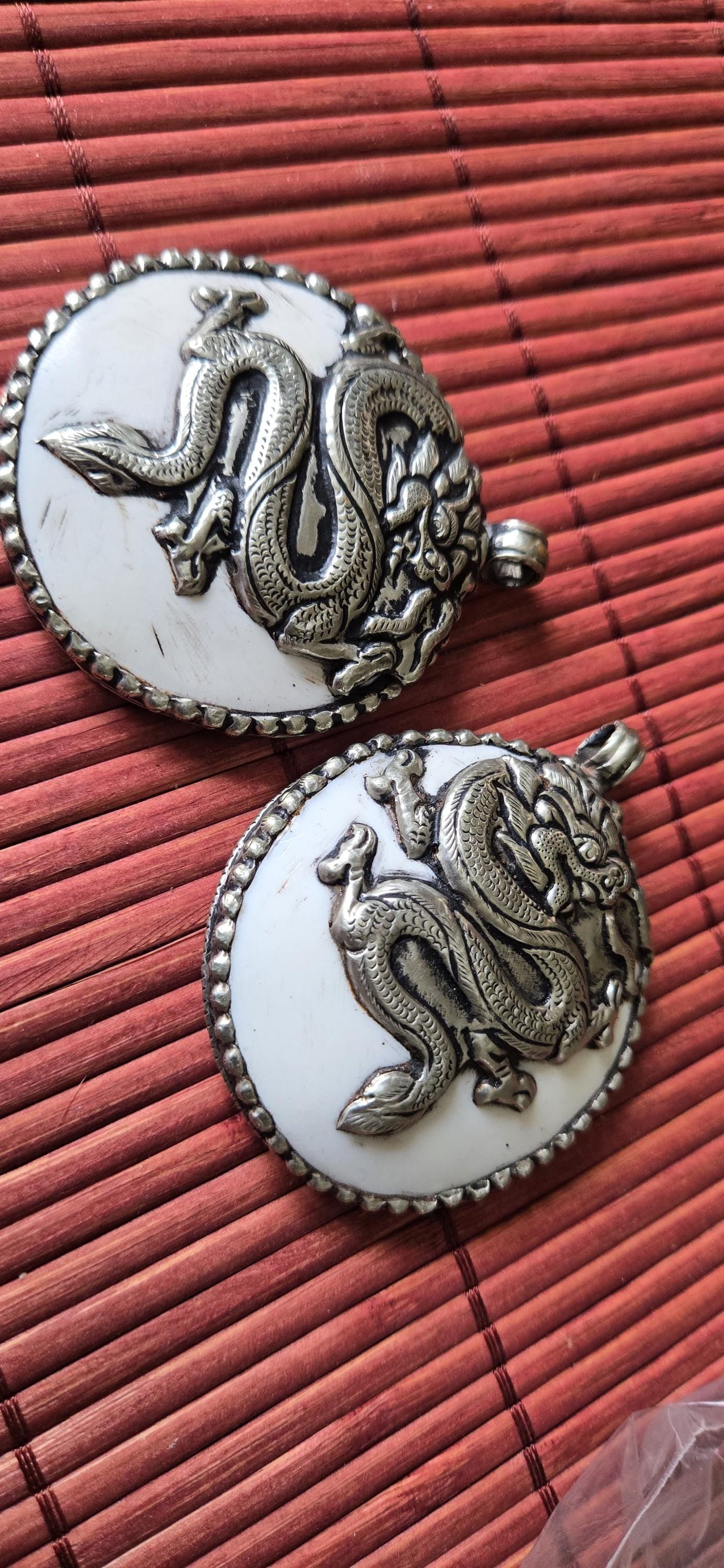 1 pendant - Large bold Tibetan Silver Repousse tribal naga conch shell pendant with tibetan dragon carving - PM492B