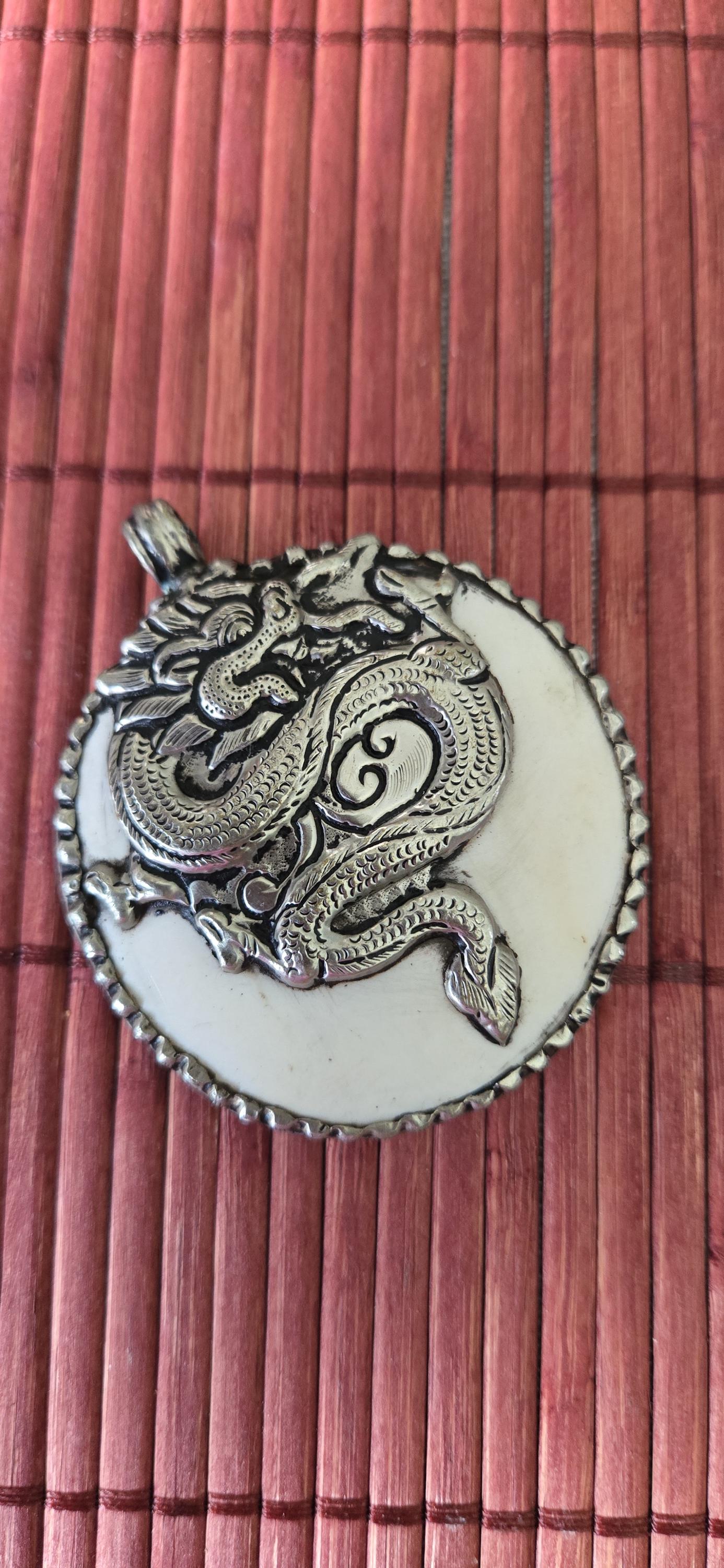 1 pendant - Large bold Tibetan Silver Repousse tribal naga conch shell pendant with tibetan coiled snake dragon carving - PM492G